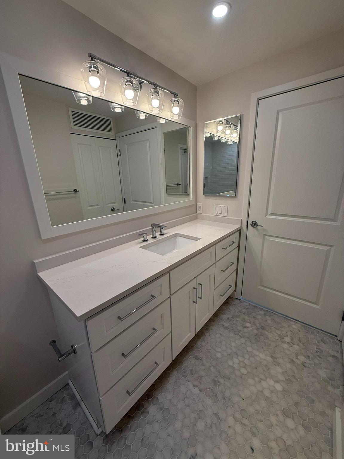 LIBERTY CENTER - Residential Lease