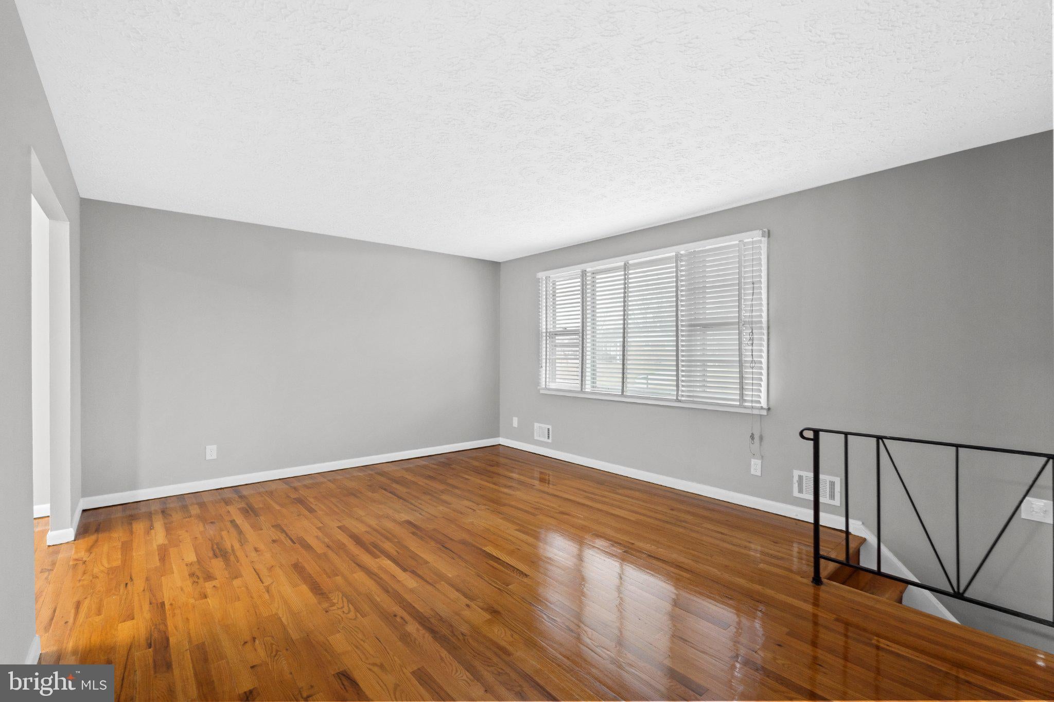 10407 INEZ PLACE