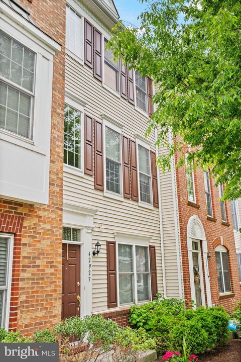 42927 MCCOMAS TERRACE CHANTILLY VA 20152