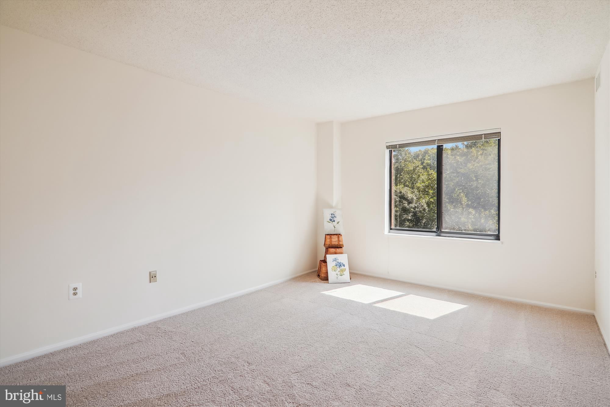 LEISURE WORLD - Residential