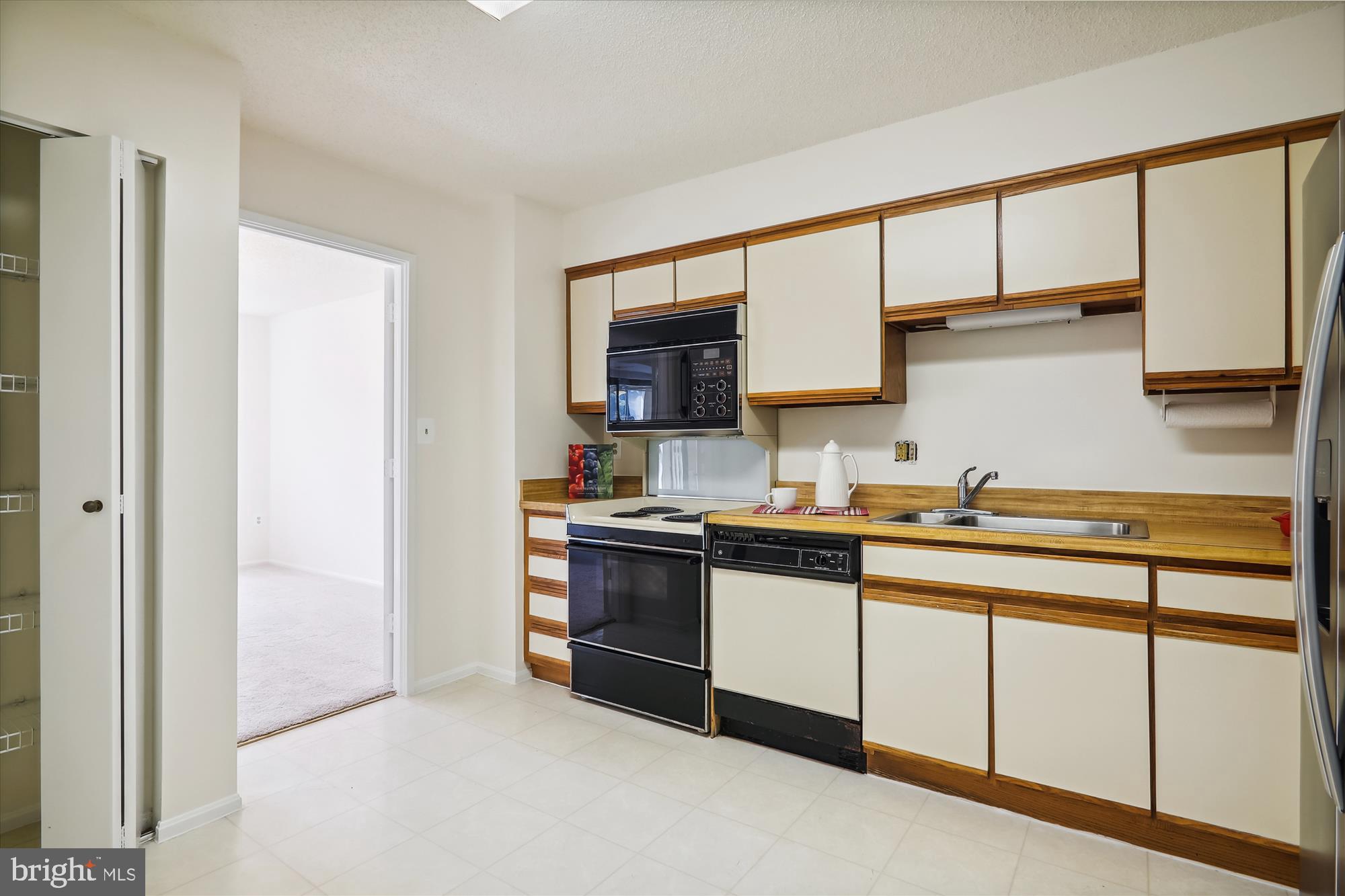 LEISURE WORLD - Residential