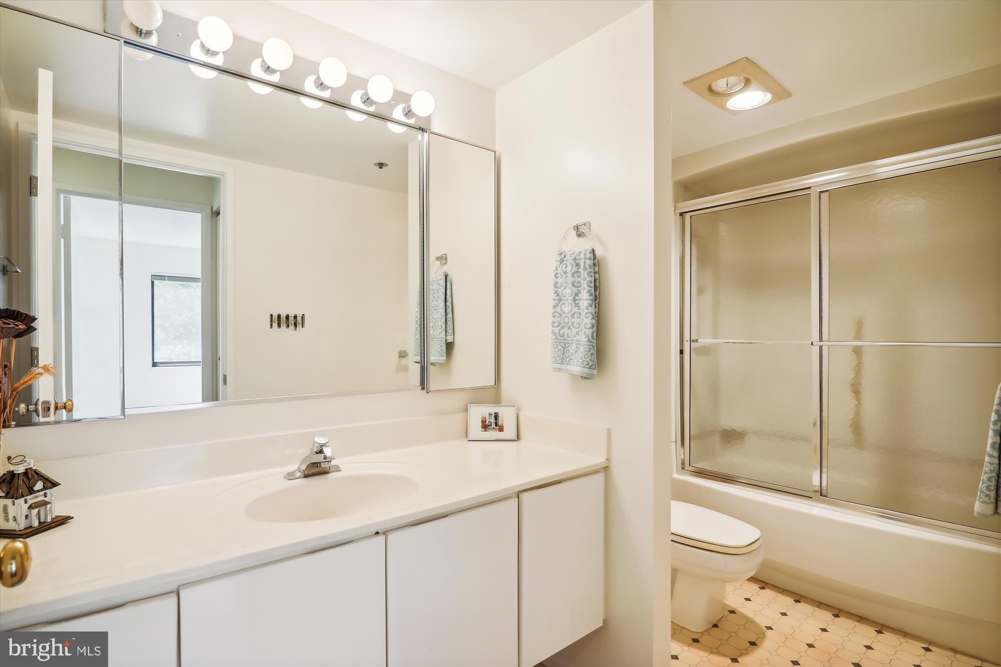 LEISURE WORLD - Residential