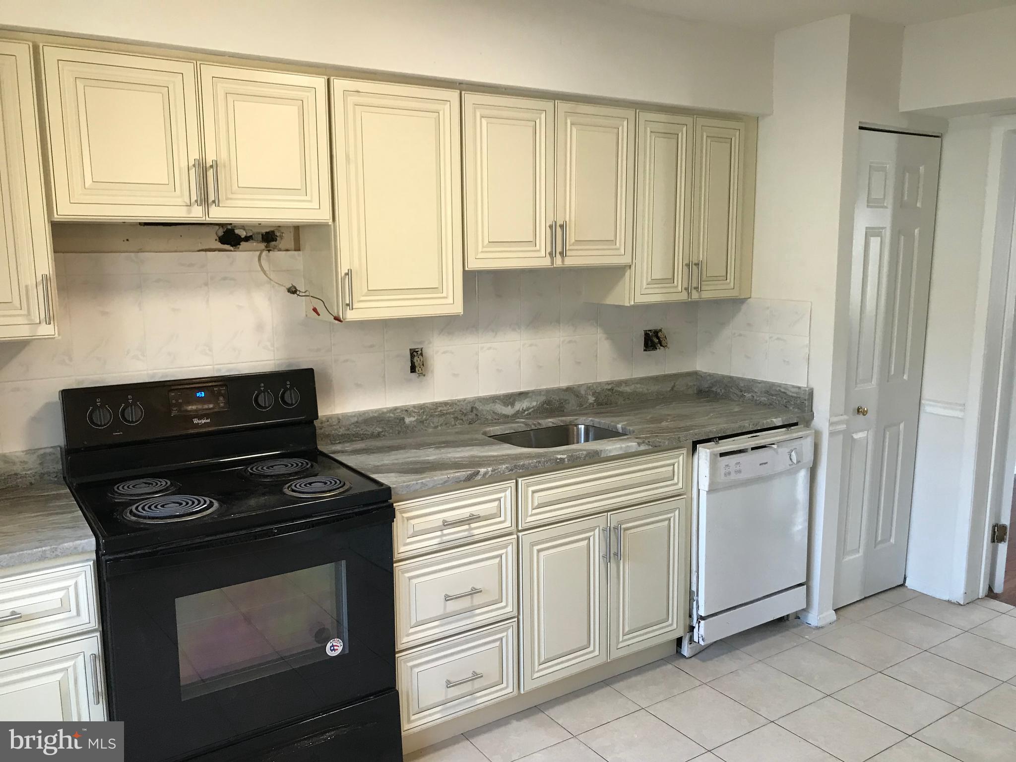 6 PRESTWICK SQUARE