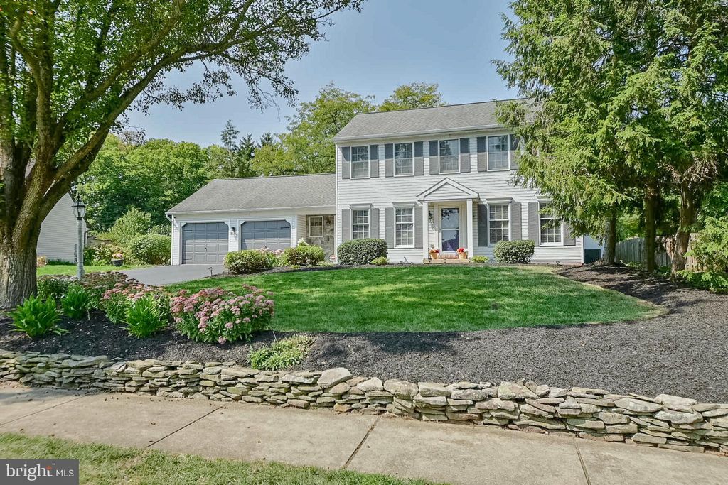 Photo of 105 Bent Tree Drive, Lancaster, PA 17603 (MLS # PALA2056328)