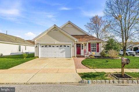 Photo of 112 Blue Heron Drive, WEST DEPTFORD, NJ 08086 (MLS # NJGL2071310)