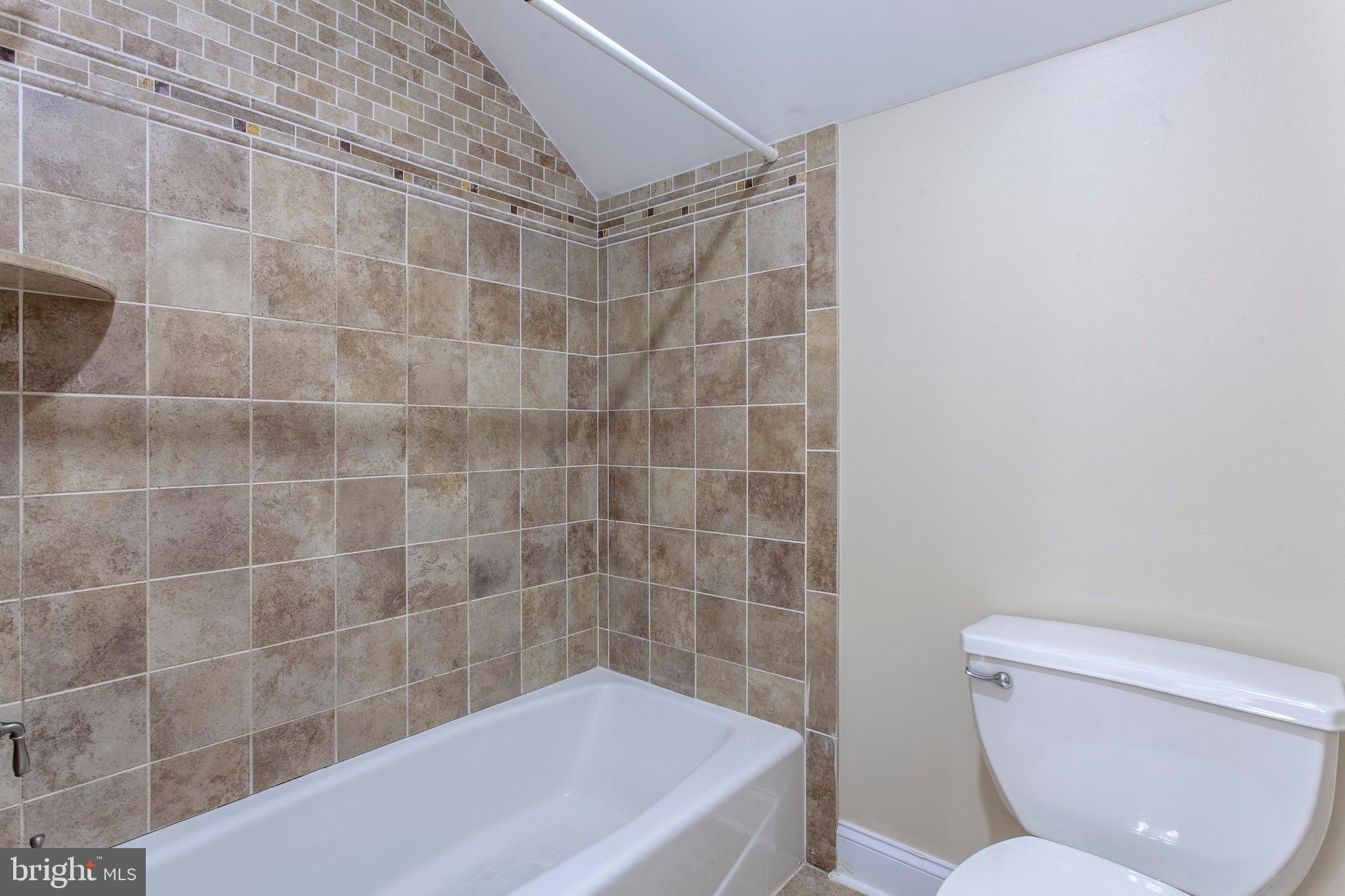 HAMANASSET AT DARLIN - Residential