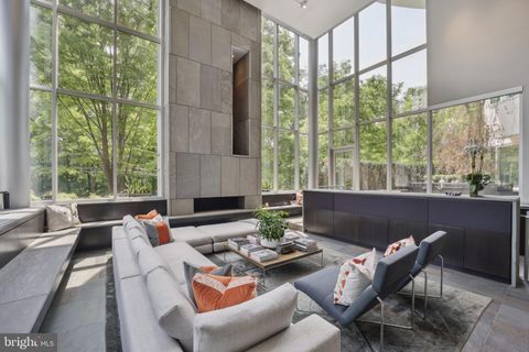 2815 WOODLAND DRIVE NW WASHINGTON DC 20008