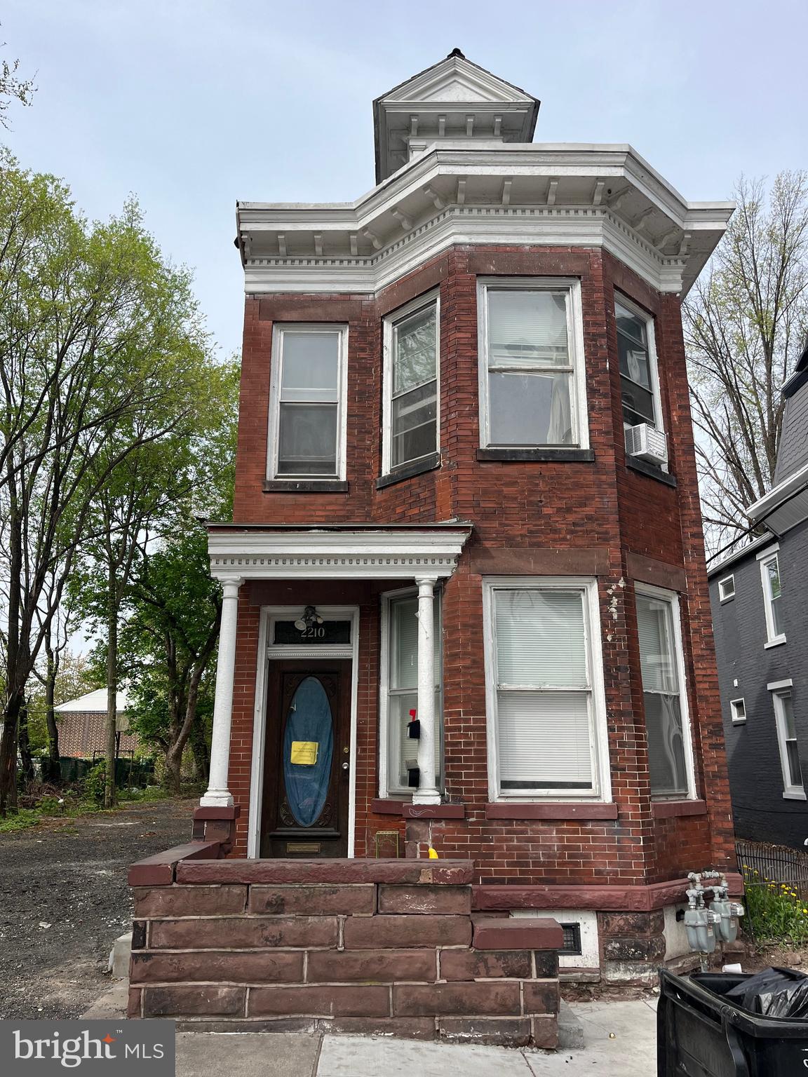 CALL OWNER DIRECTLY FOR FURTHER INFORMATION
**OUT OF RESPECT FOR TENANTS, OWNER WILL NOT SCHEDULE SHOWINGS WITHOUT AN LOI/CONTRACT AND PROOF OF FUNDS.
