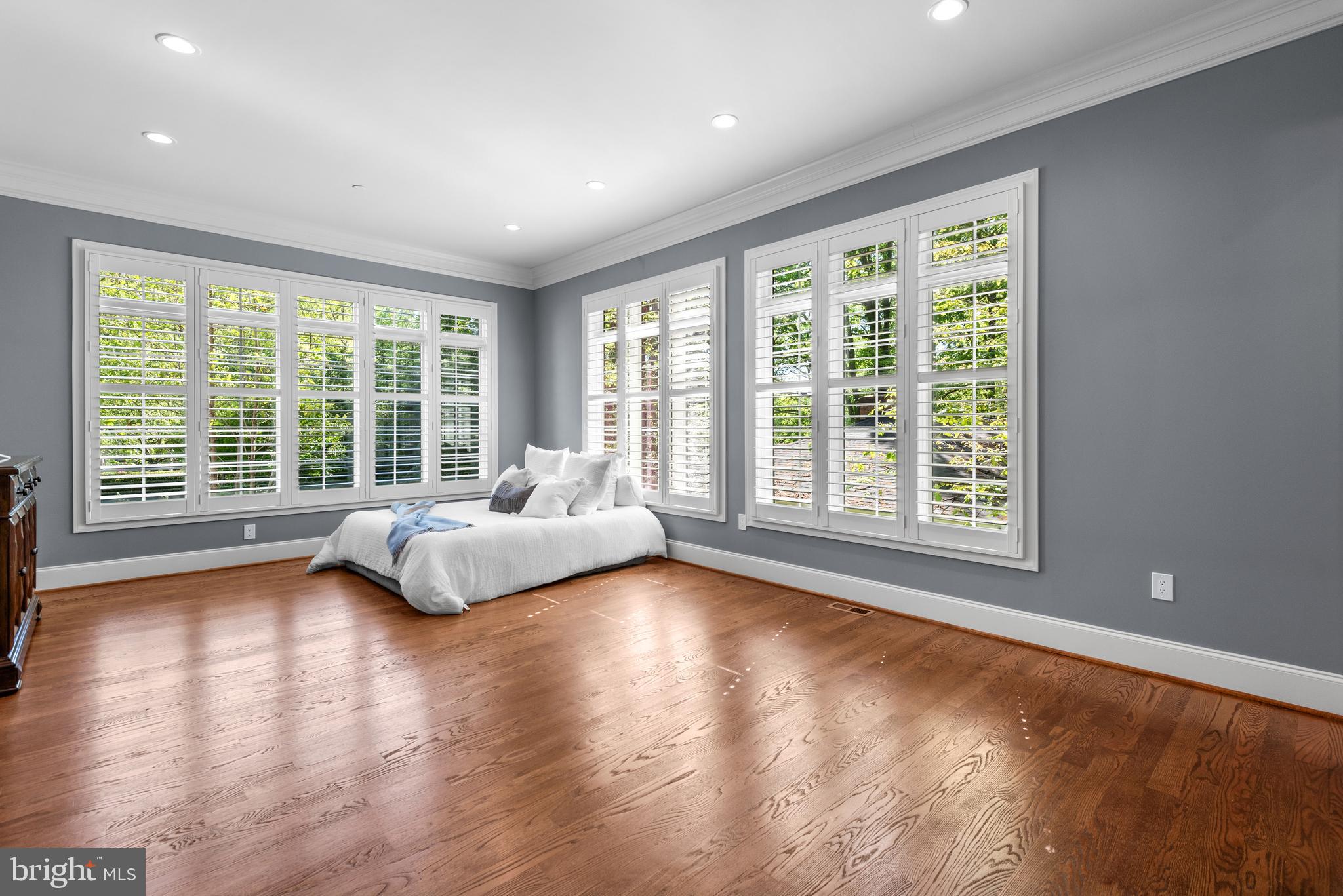 POTOMAC OUTSIDE - Residential