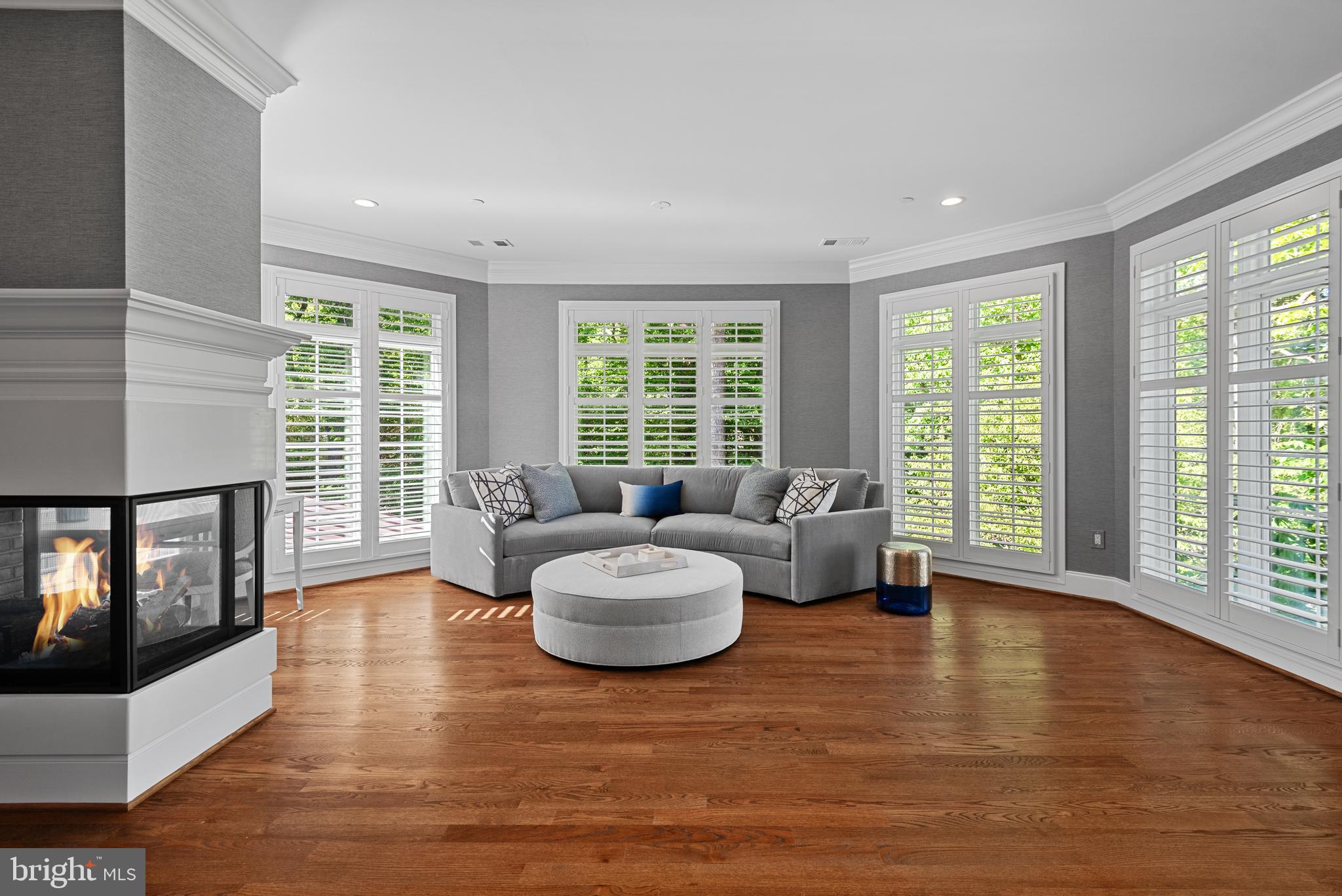 POTOMAC OUTSIDE - Residential