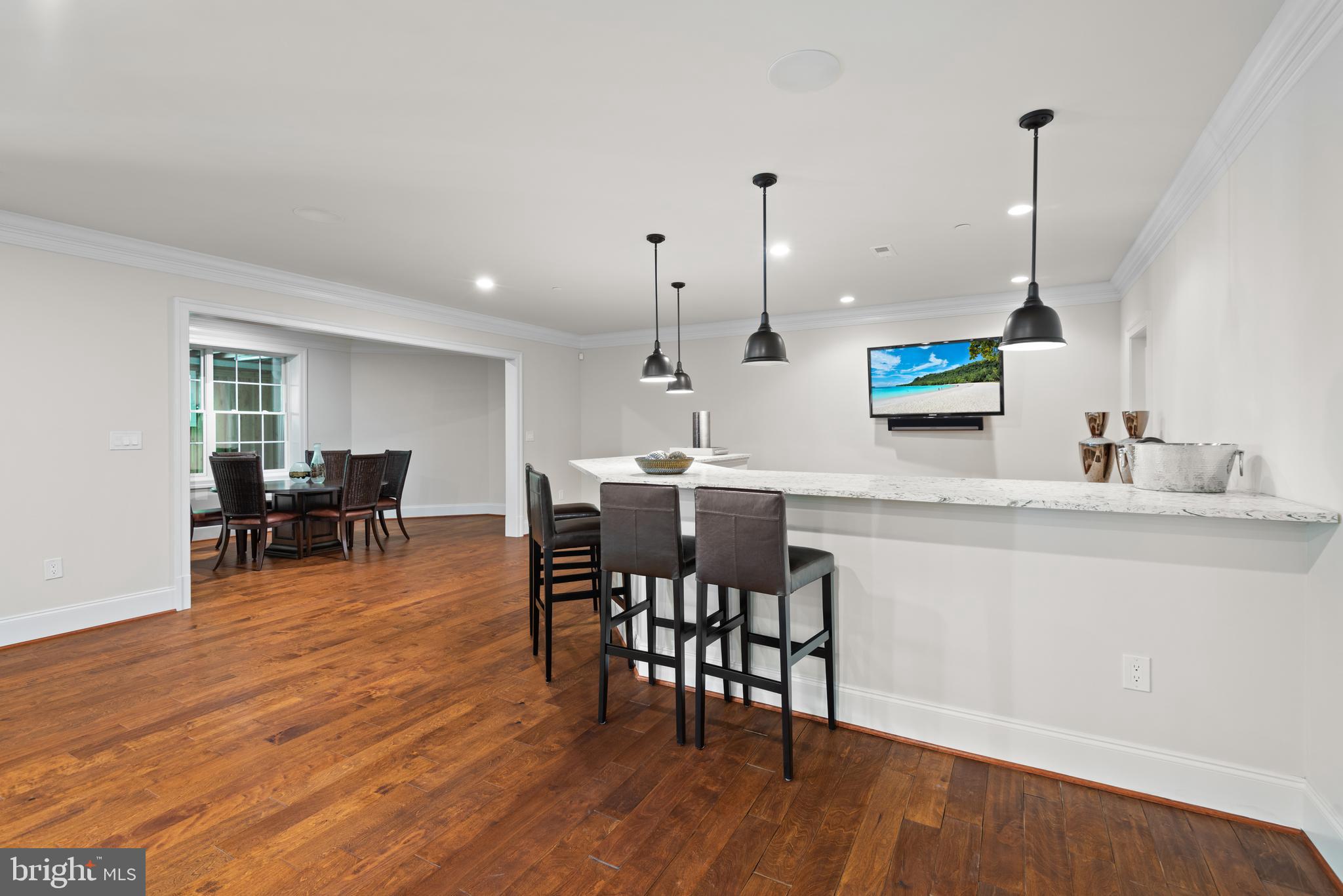 POTOMAC OUTSIDE - Residential