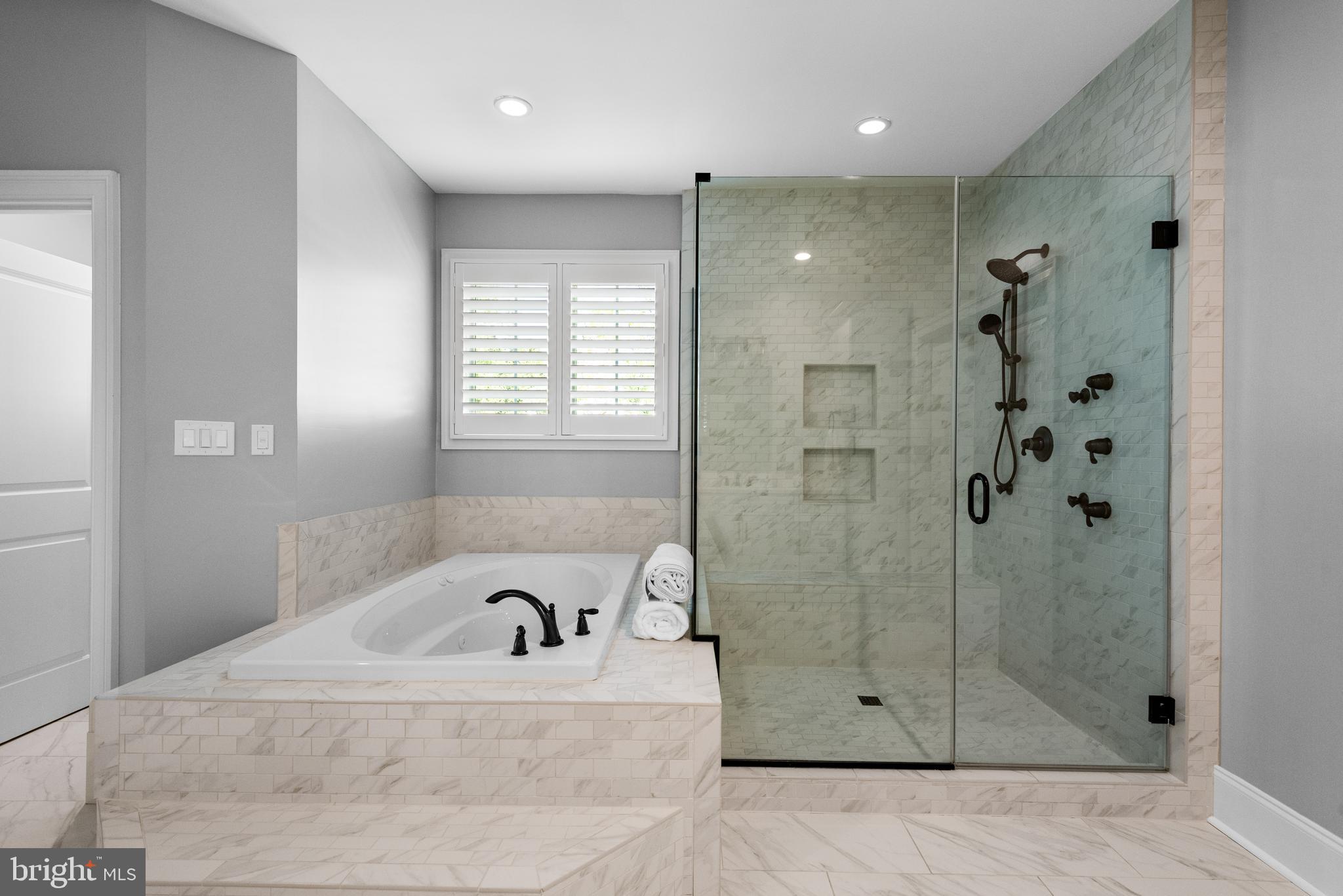 POTOMAC OUTSIDE - Residential