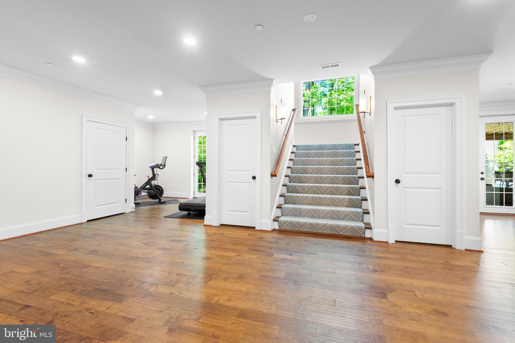 POTOMAC OUTSIDE - Residential