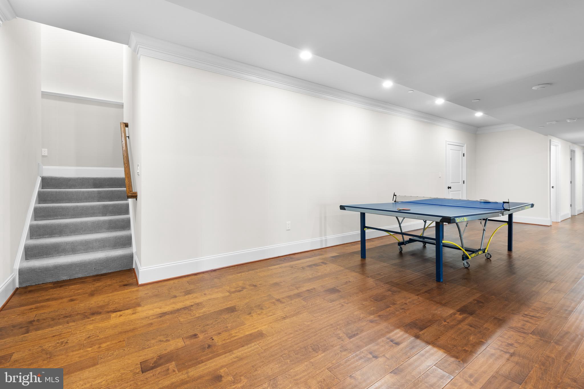 POTOMAC OUTSIDE - Residential