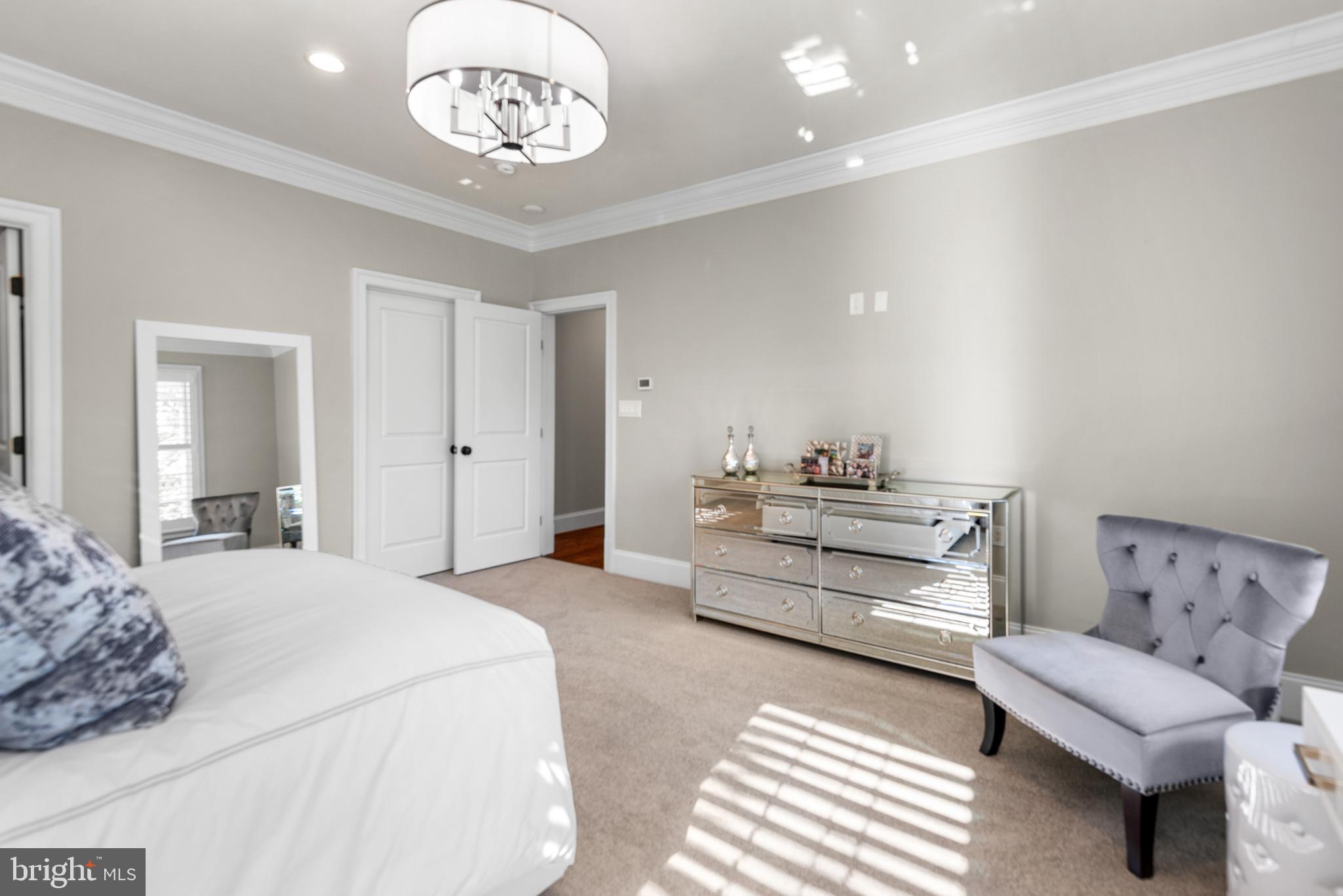 POTOMAC OUTSIDE - Residential