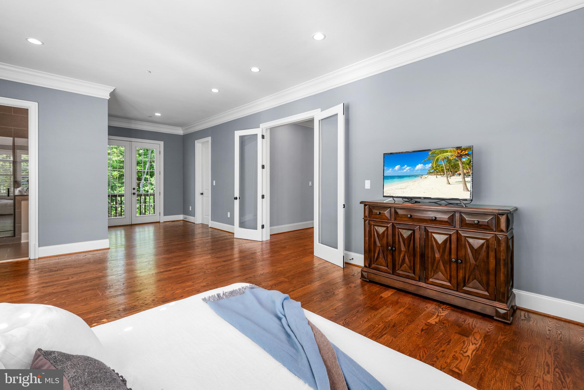 POTOMAC OUTSIDE - Residential