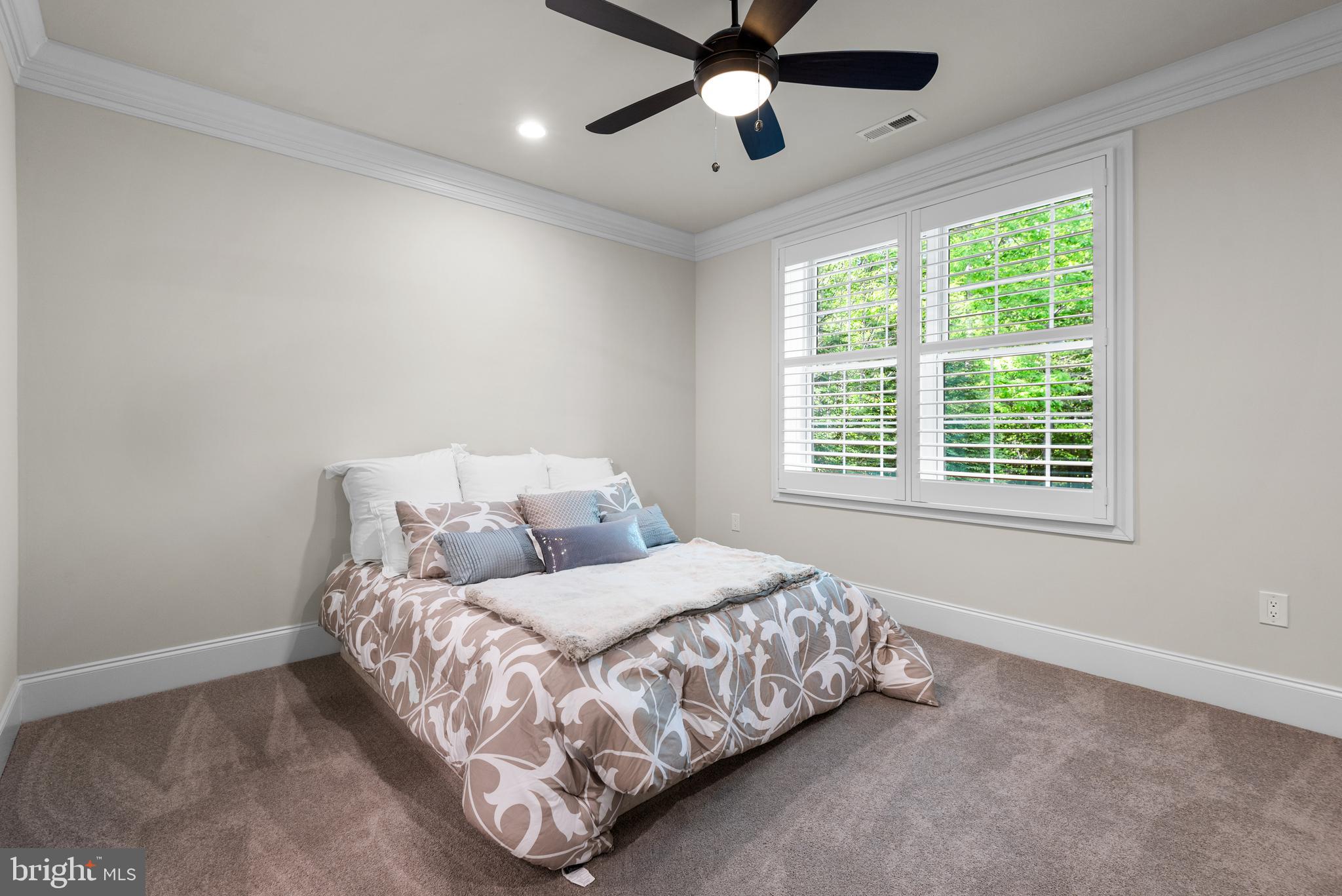 POTOMAC OUTSIDE - Residential