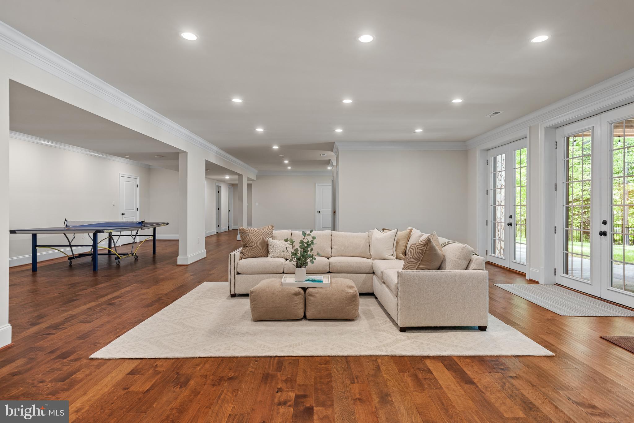 POTOMAC OUTSIDE - Residential