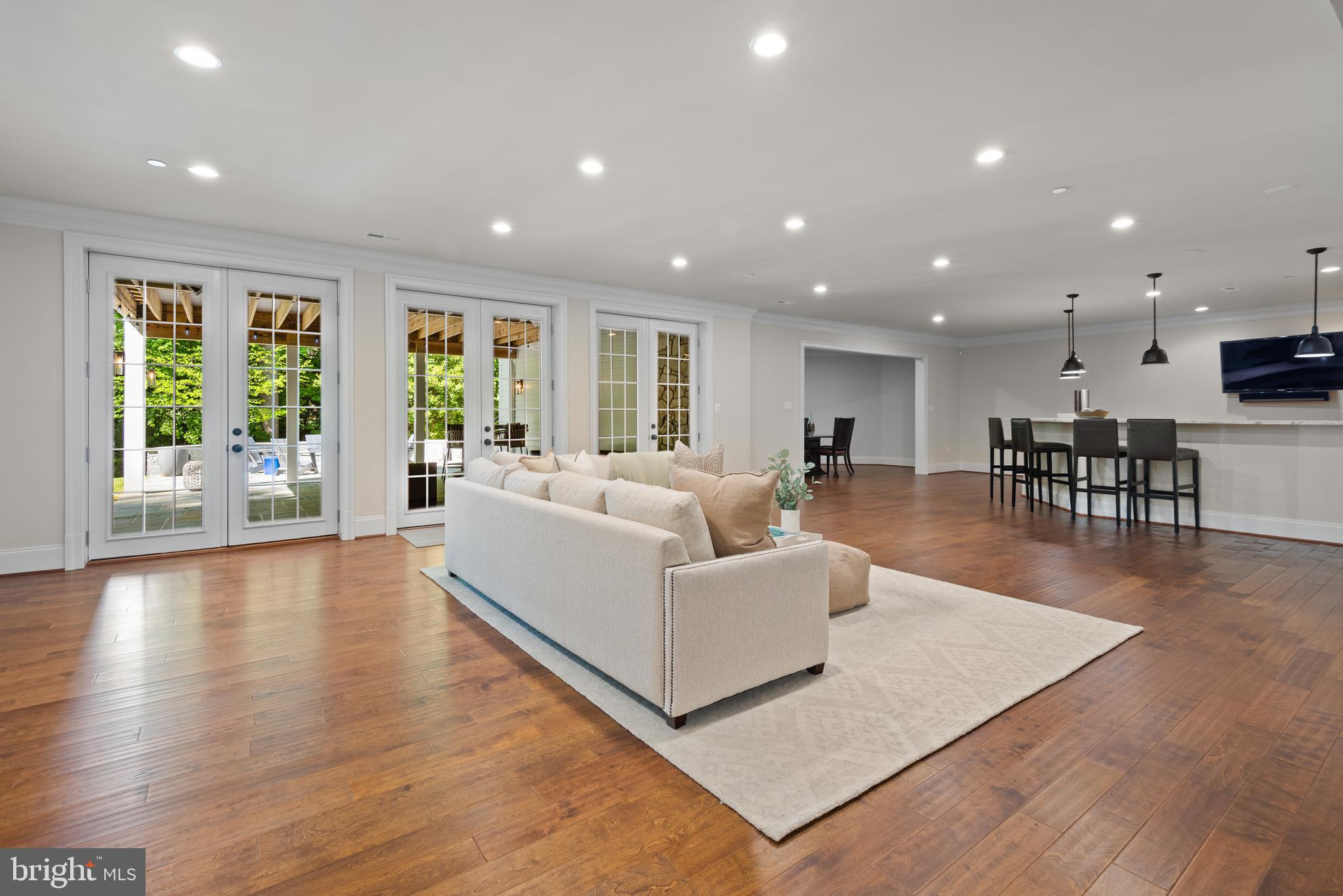 POTOMAC OUTSIDE - Residential