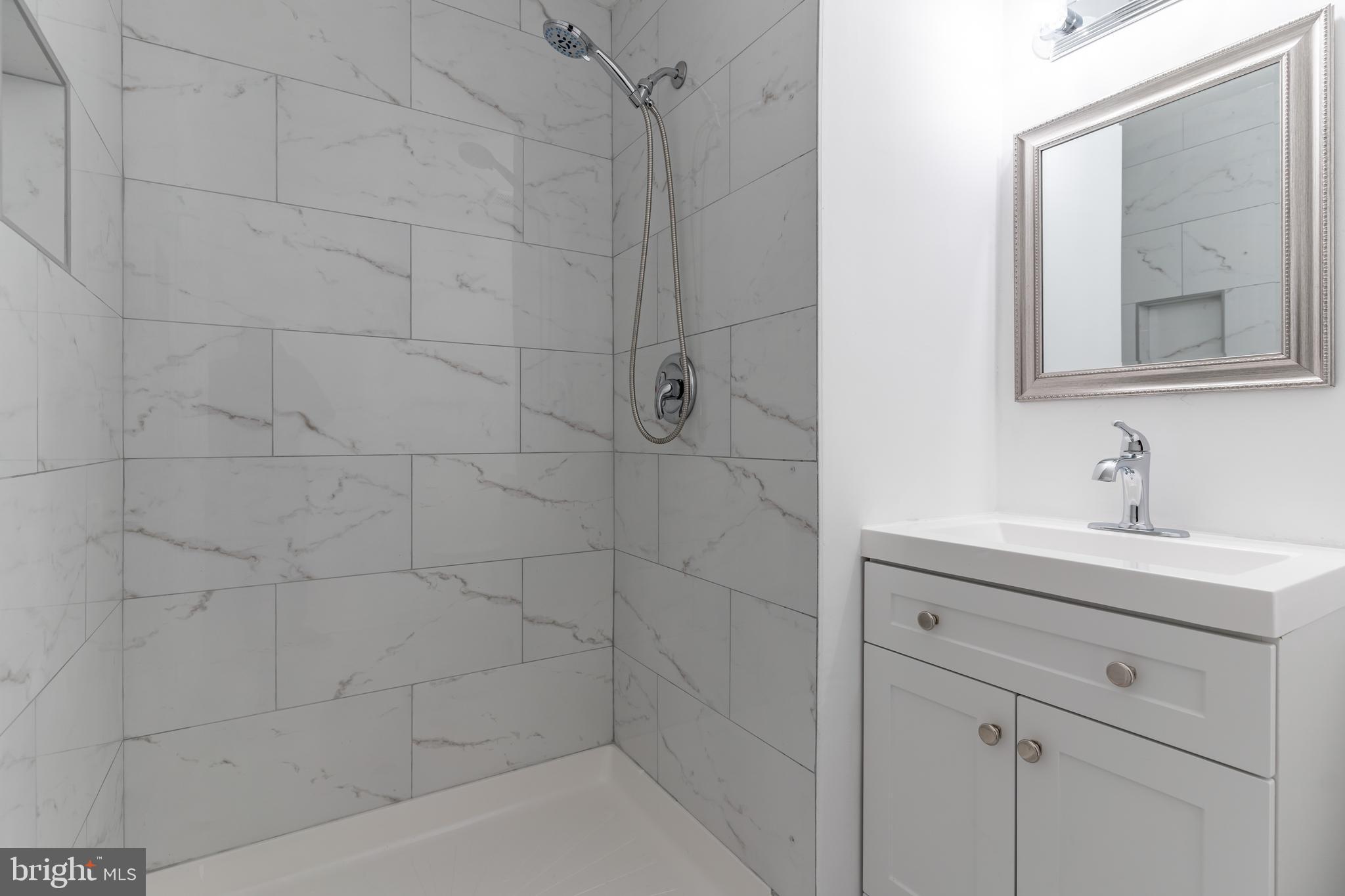 PINEWOOD LAKE - Residential