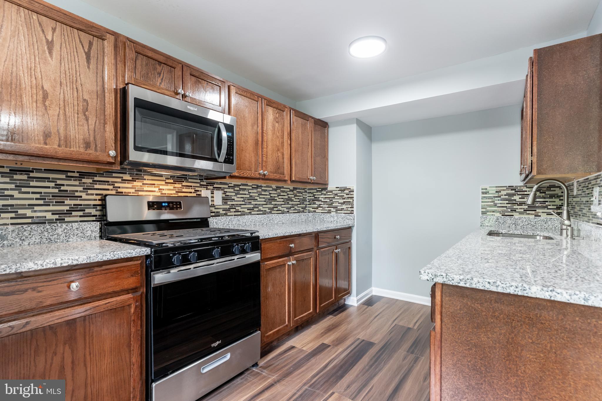 PINEWOOD LAKE - Residential