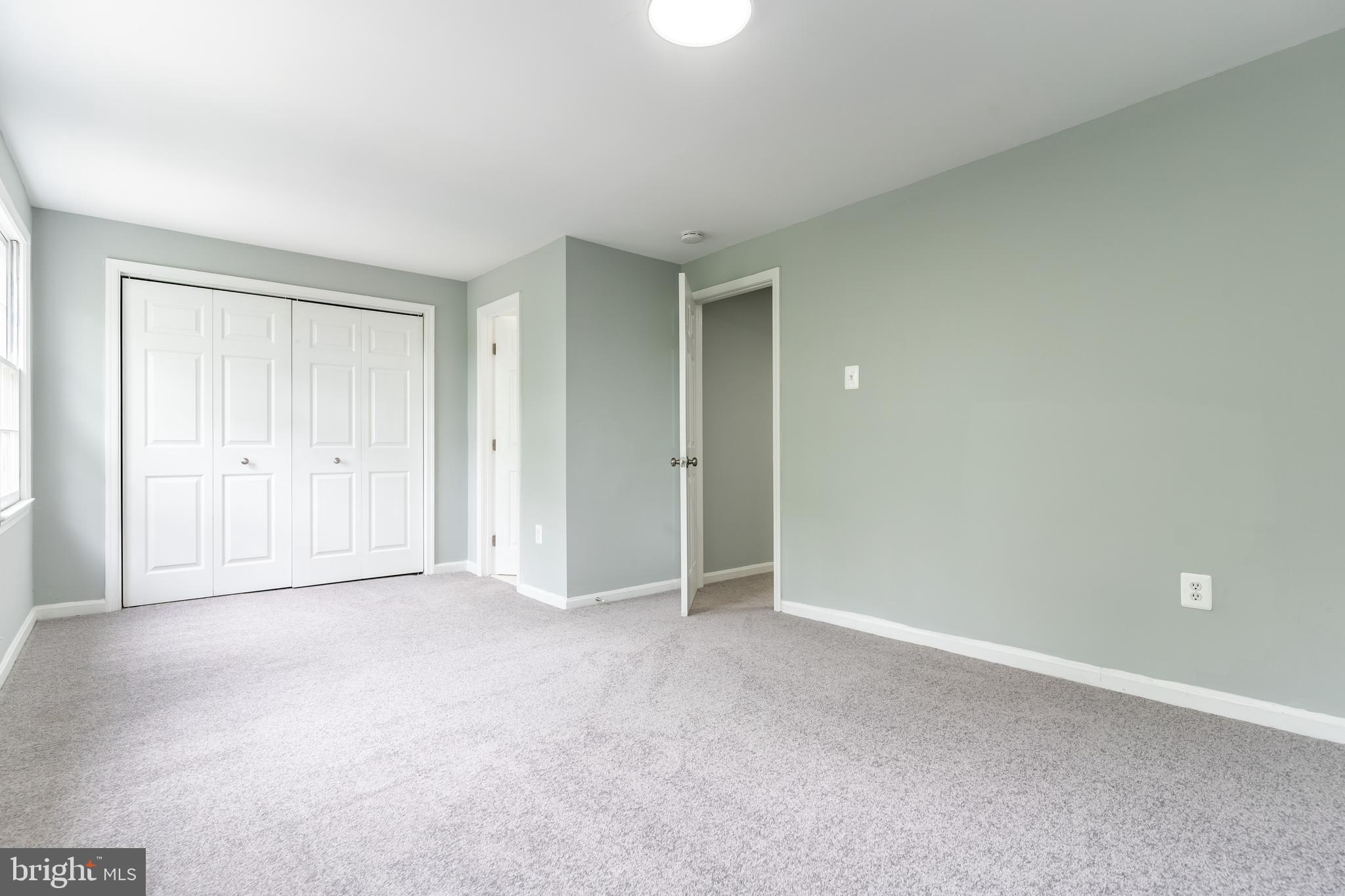 PINEWOOD LAKE - Residential