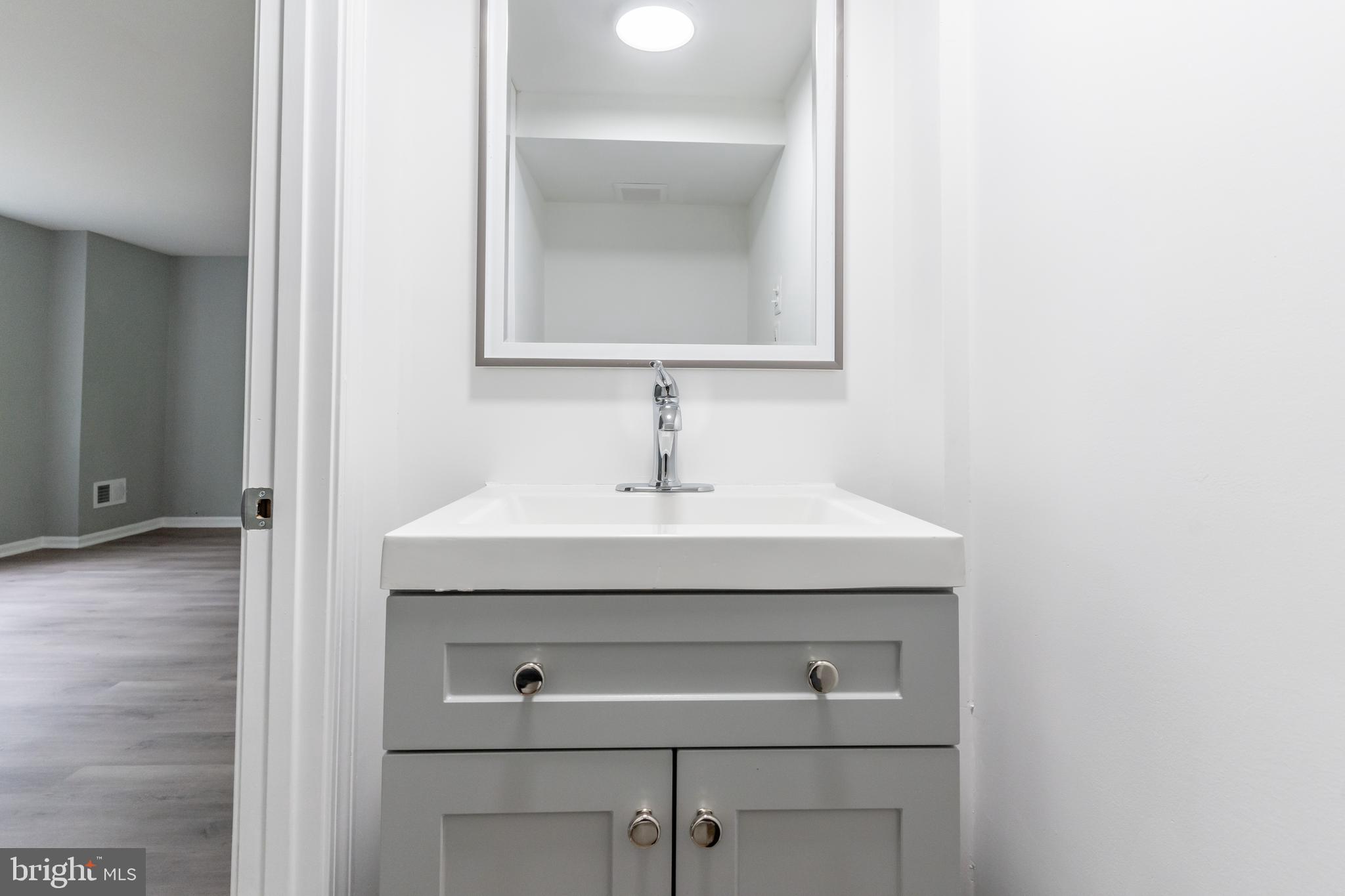 PINEWOOD LAKE - Residential