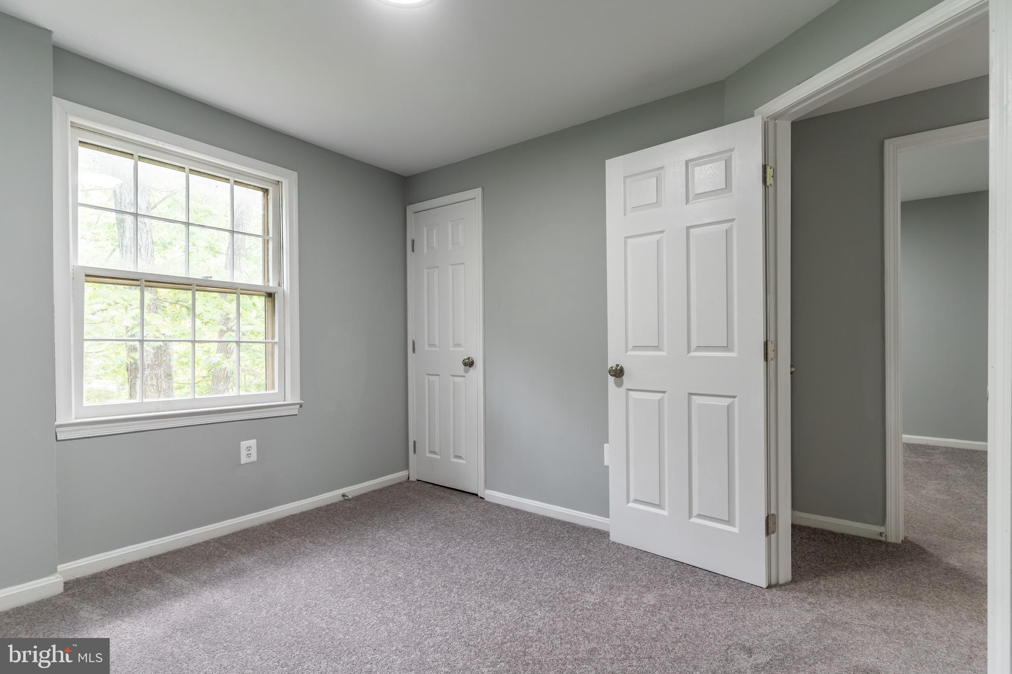 PINEWOOD LAKE - Residential