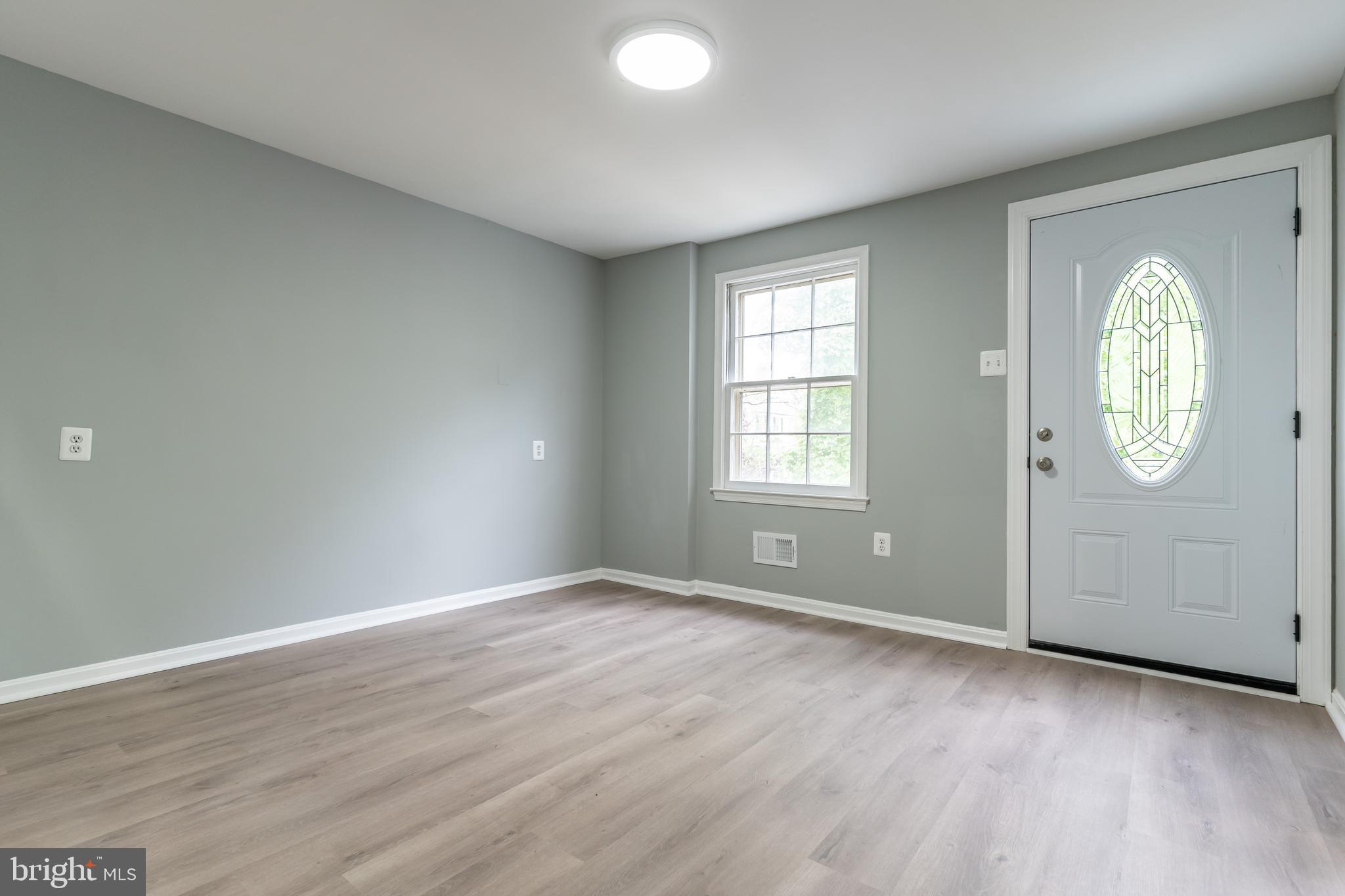 PINEWOOD LAKE - Residential