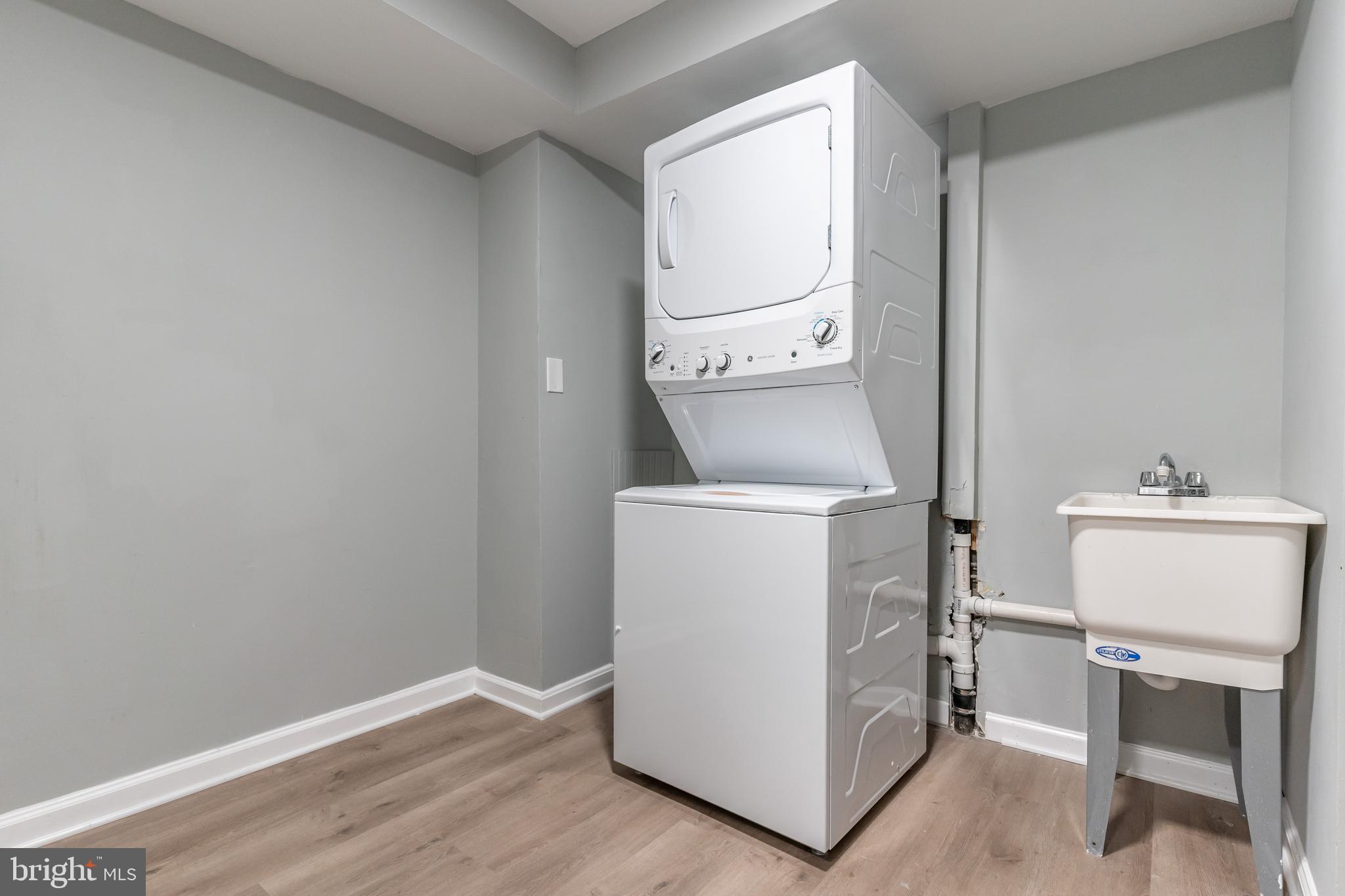 PINEWOOD LAKE - Residential