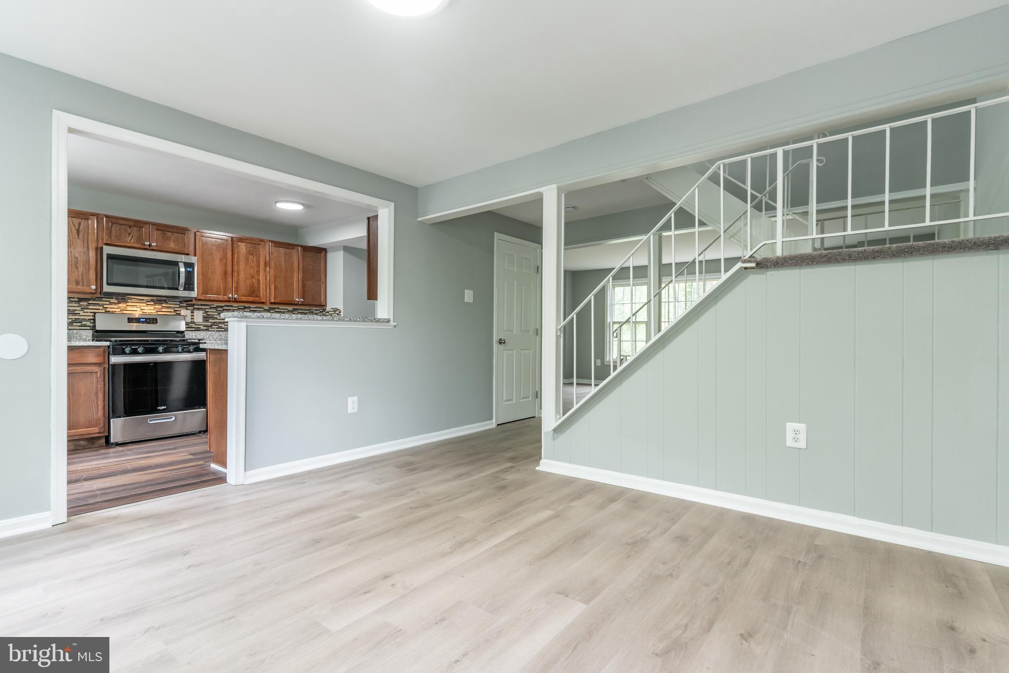 PINEWOOD LAKE - Residential