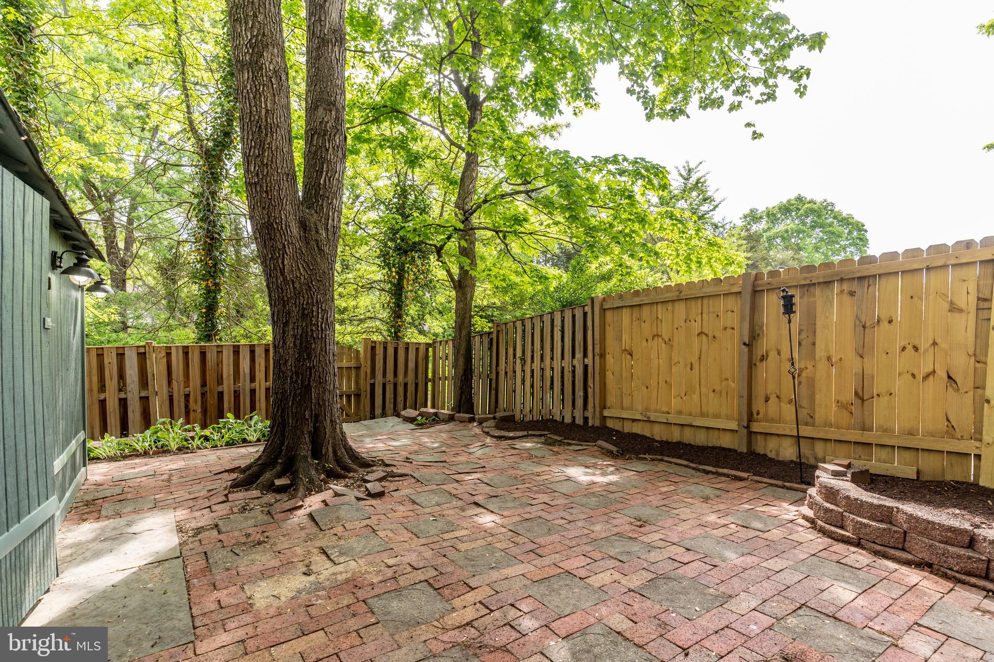 PINEWOOD LAKE - Residential