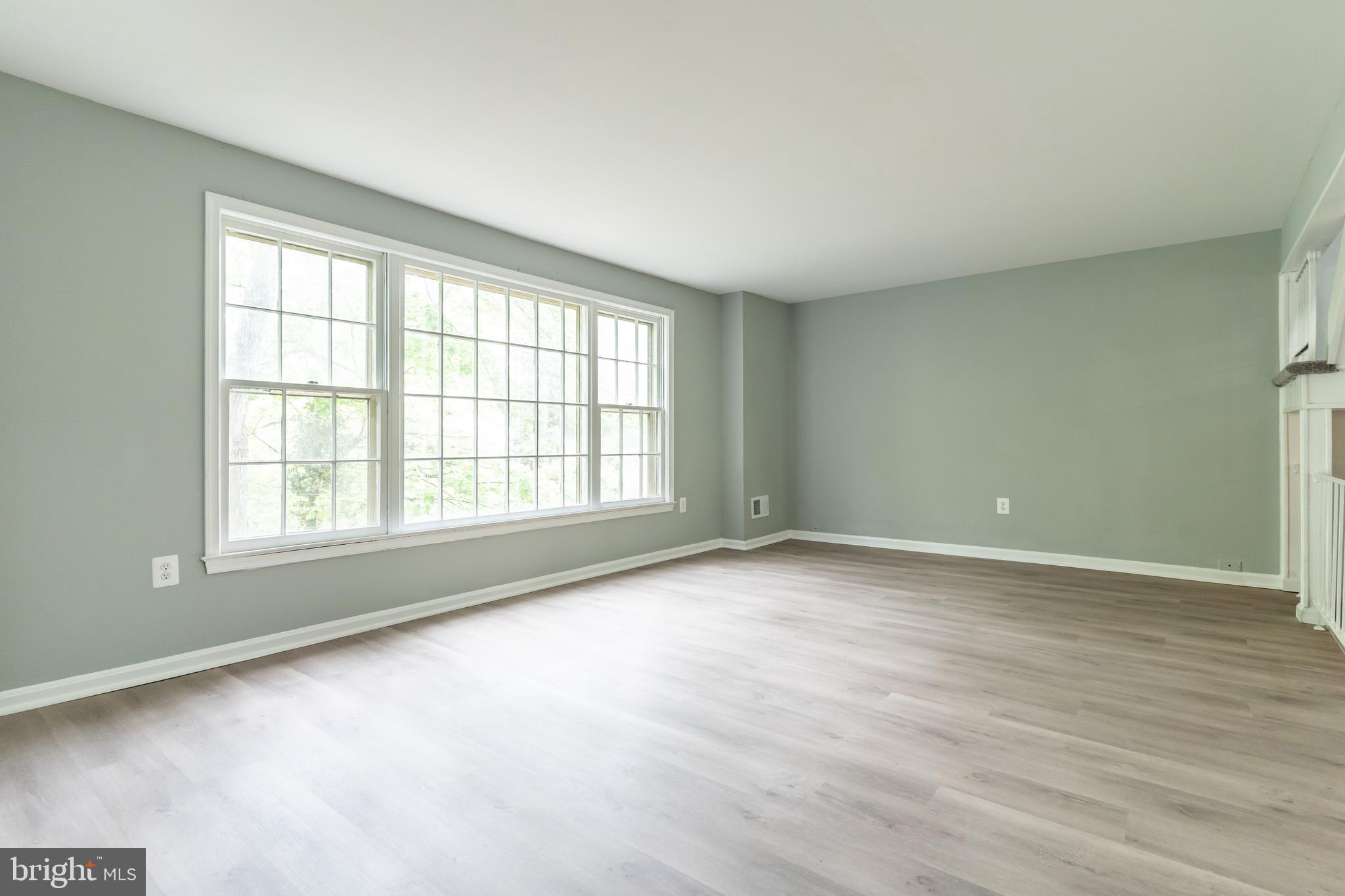 PINEWOOD LAKE - Residential