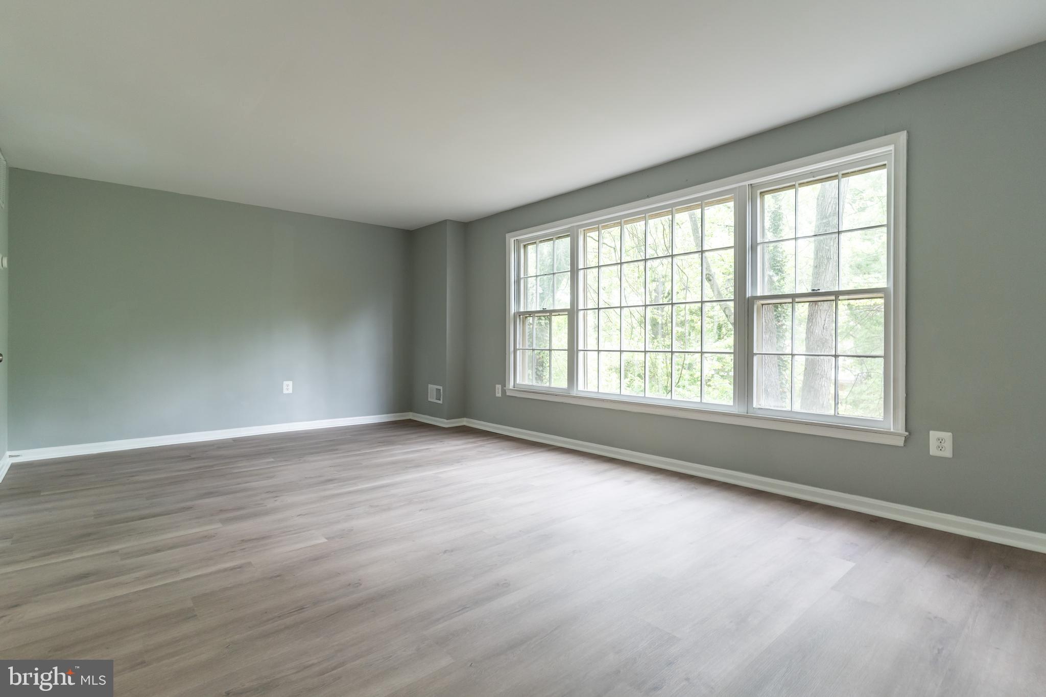 PINEWOOD LAKE - Residential