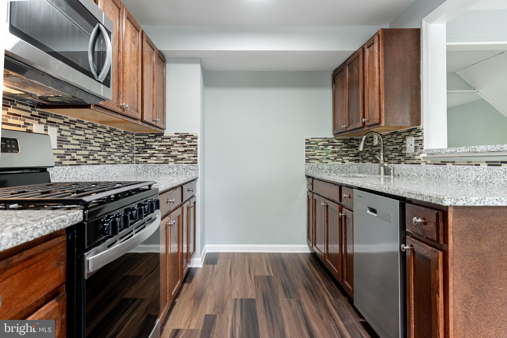 PINEWOOD LAKE - Residential