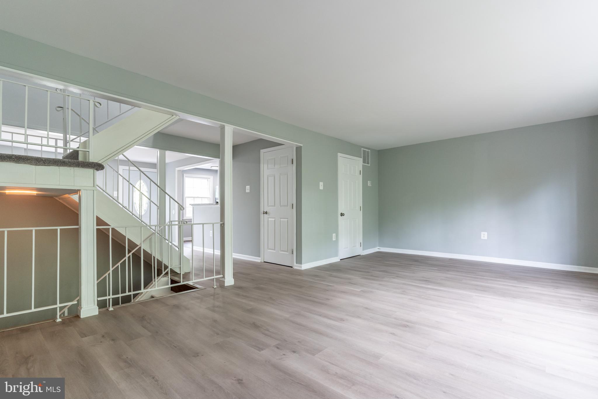 PINEWOOD LAKE - Residential