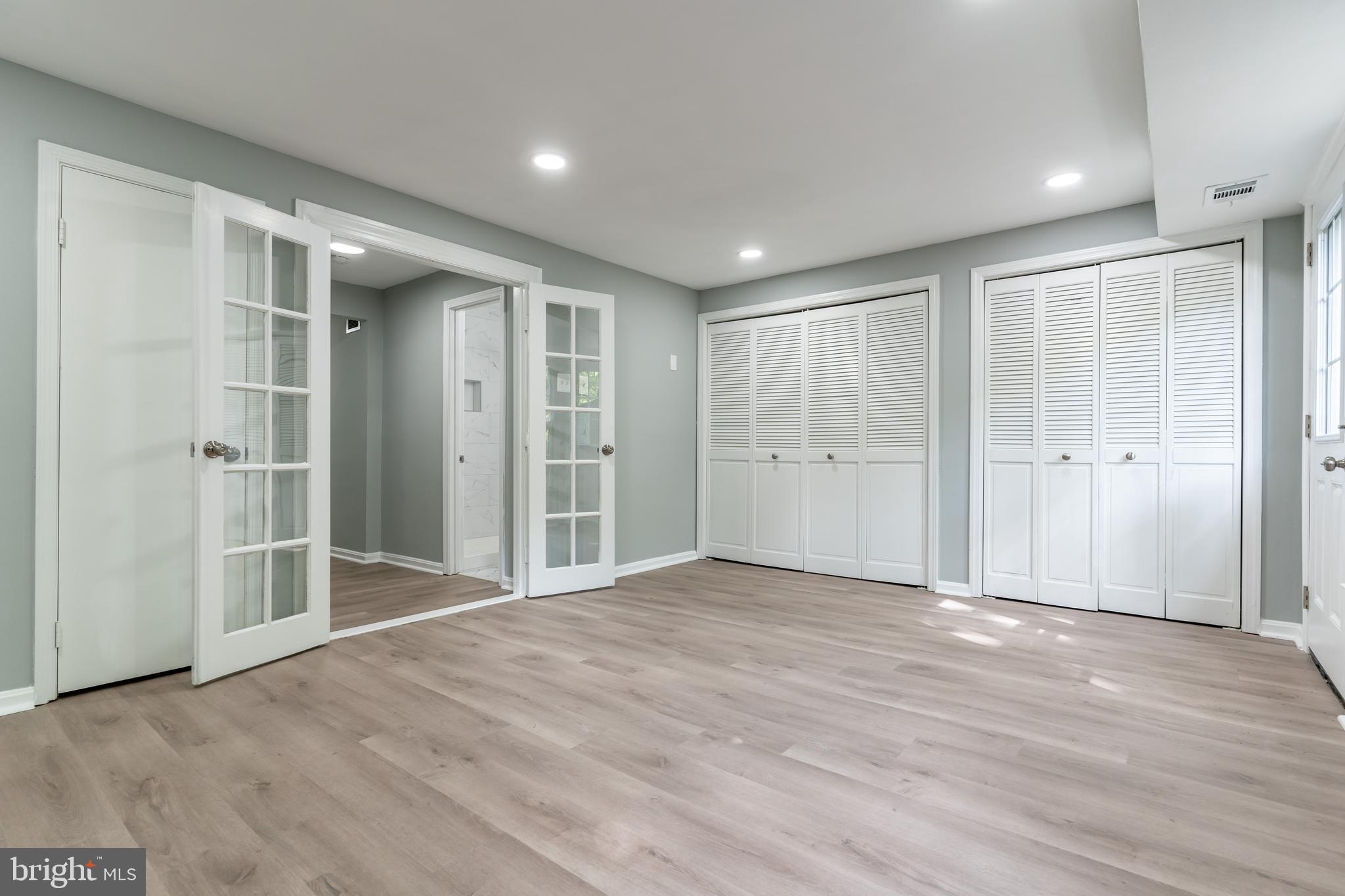 PINEWOOD LAKE - Residential