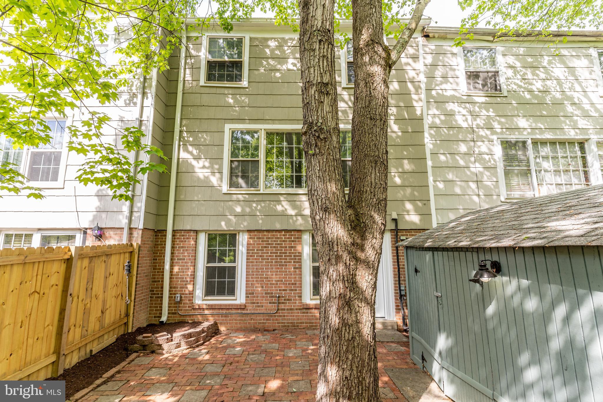 PINEWOOD LAKE - Residential