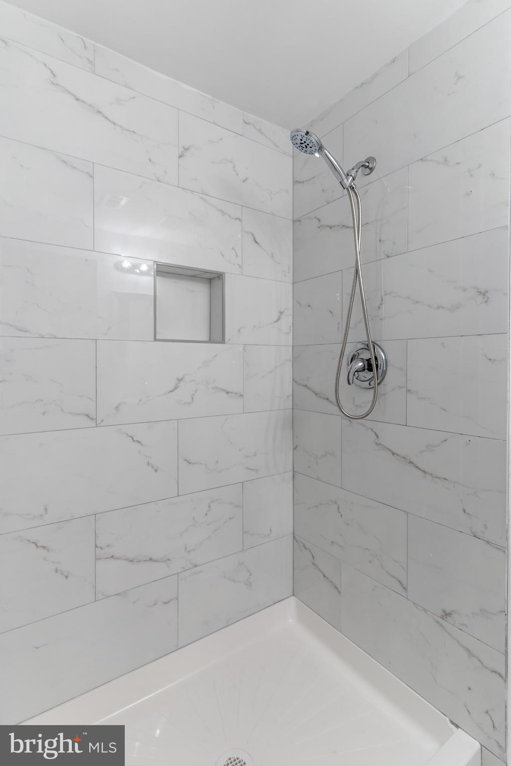 PINEWOOD LAKE - Residential