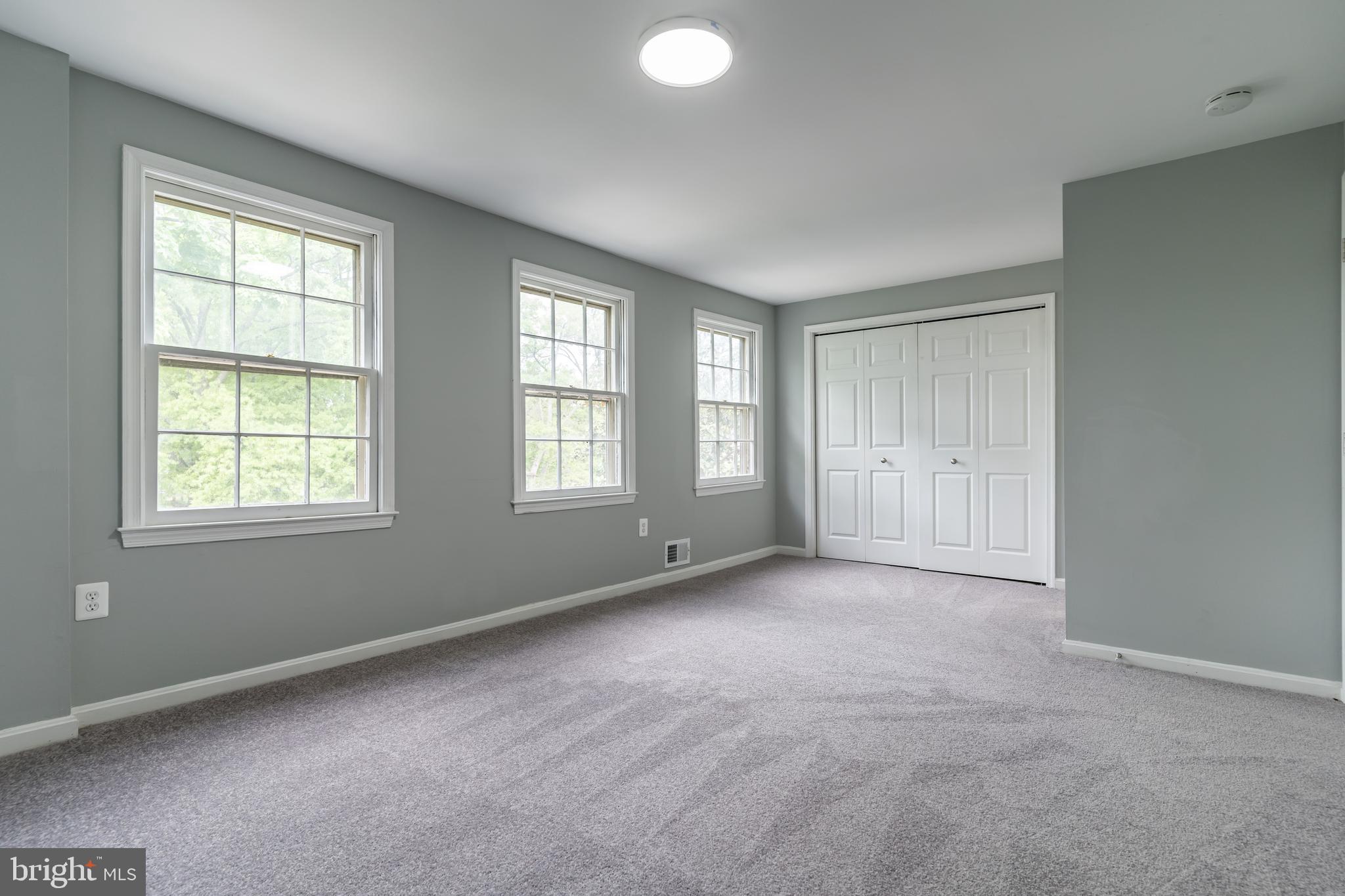 PINEWOOD LAKE - Residential