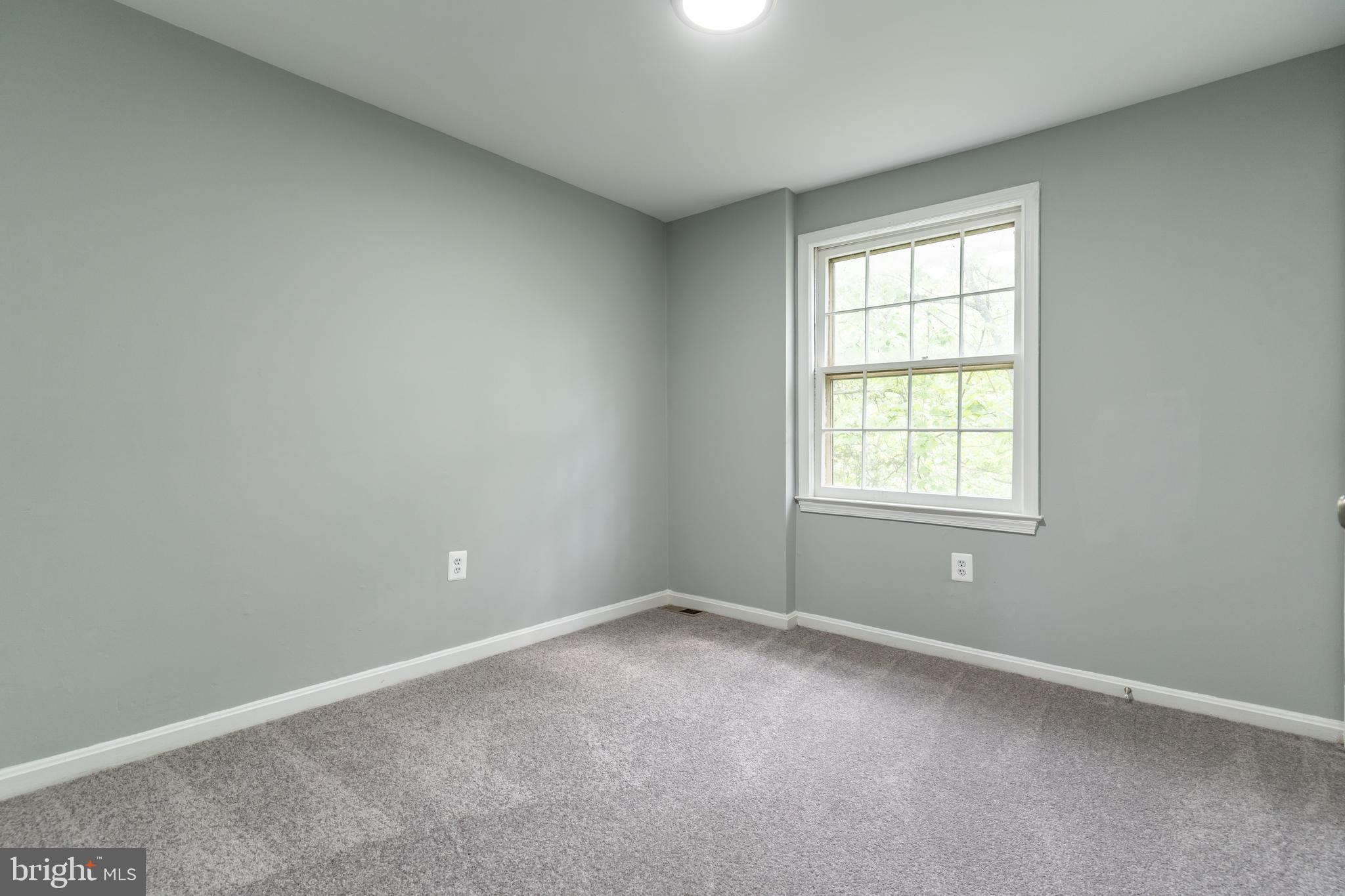 PINEWOOD LAKE - Residential