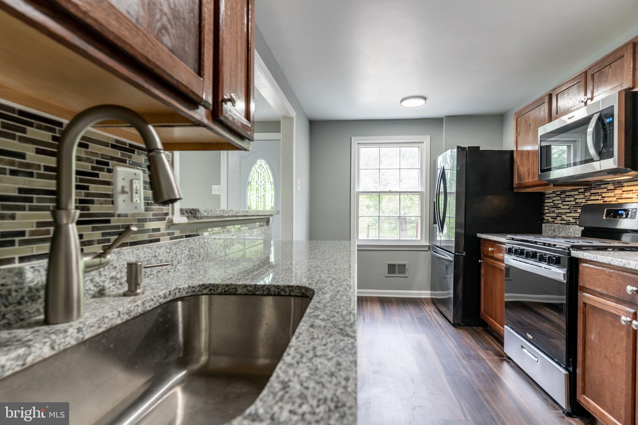 PINEWOOD LAKE - Residential