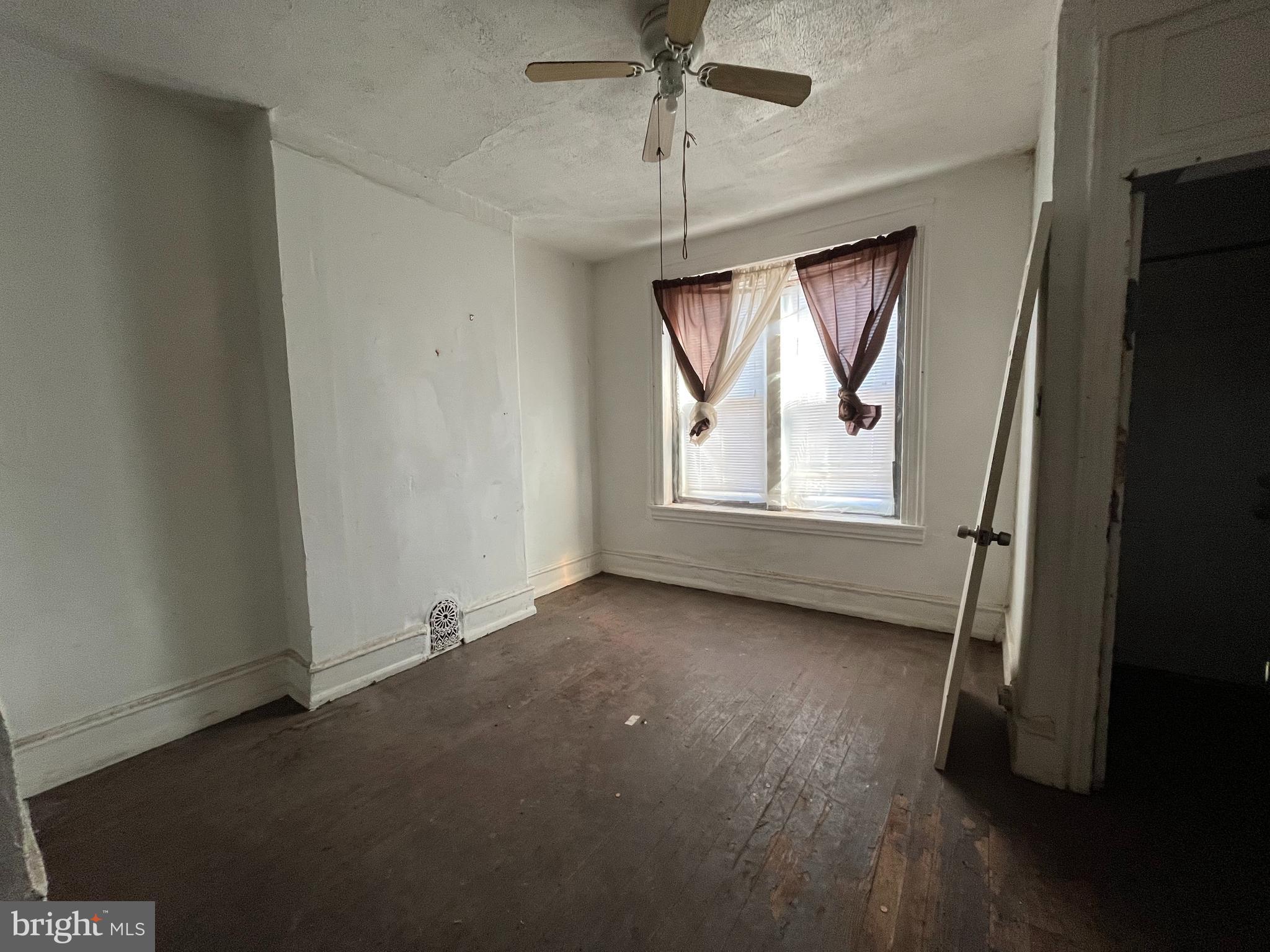 STRAWBERRY MANSION - Residential