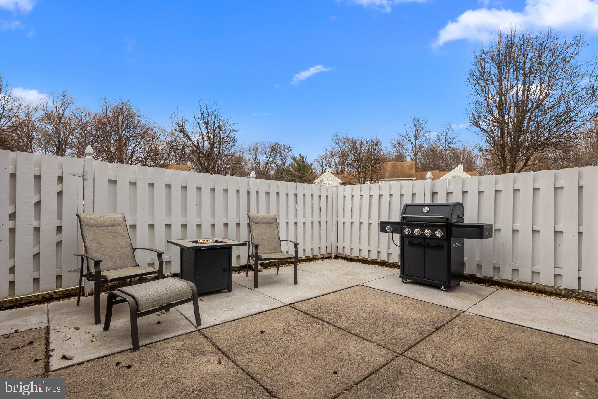 MAKEFIELD GLEN - Residential