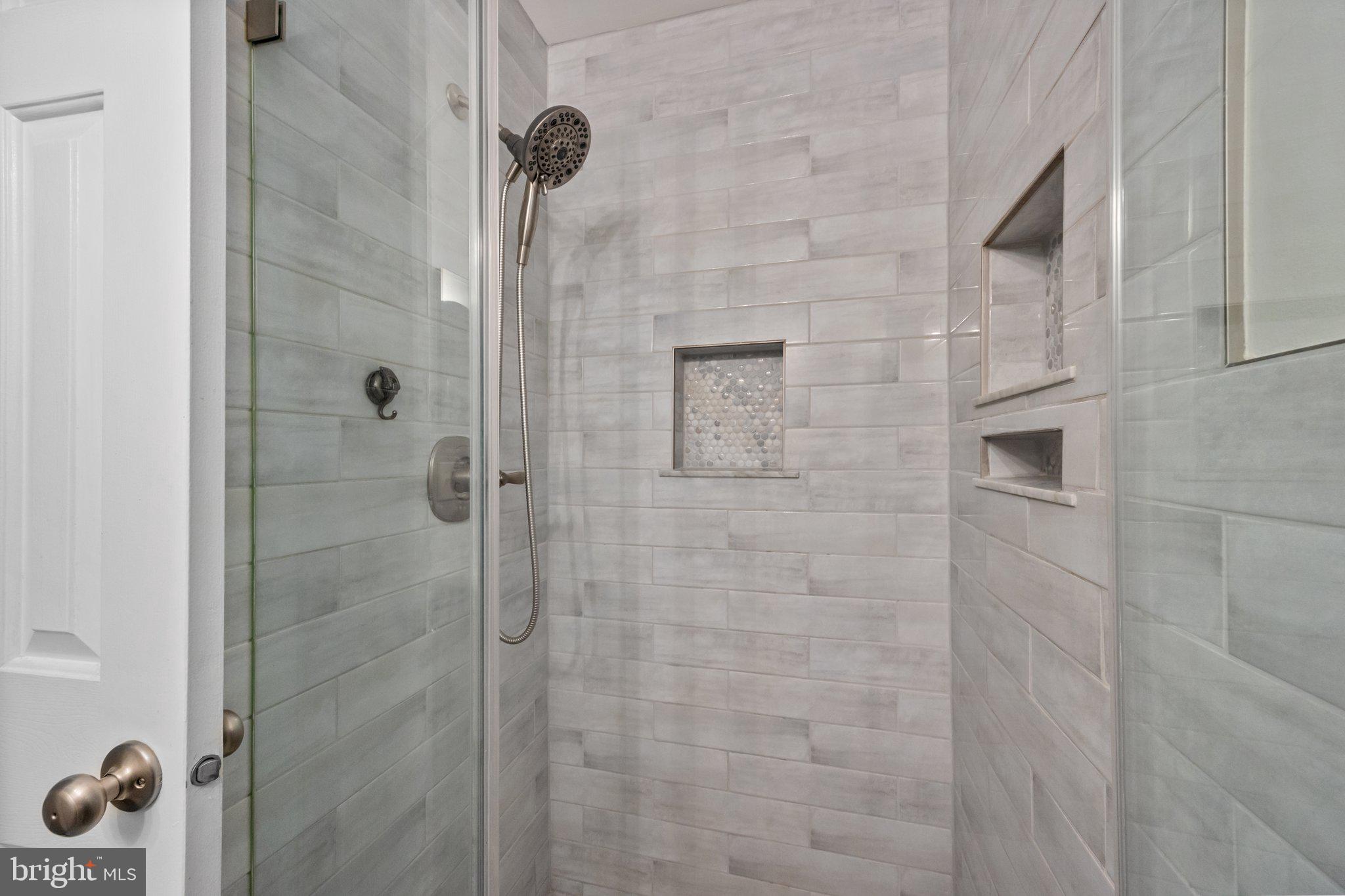 MAKEFIELD GLEN - Residential