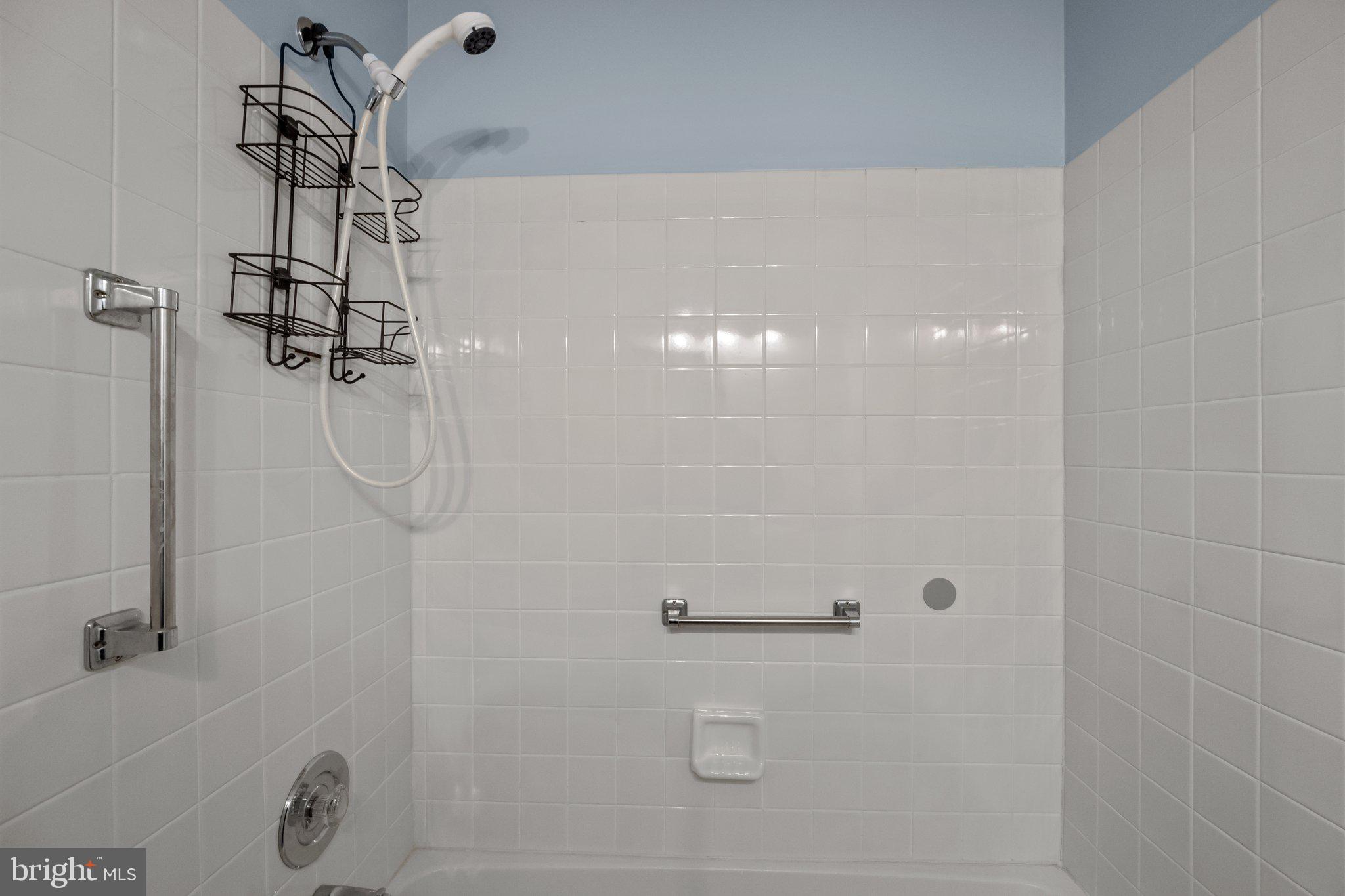 MAKEFIELD GLEN - Residential