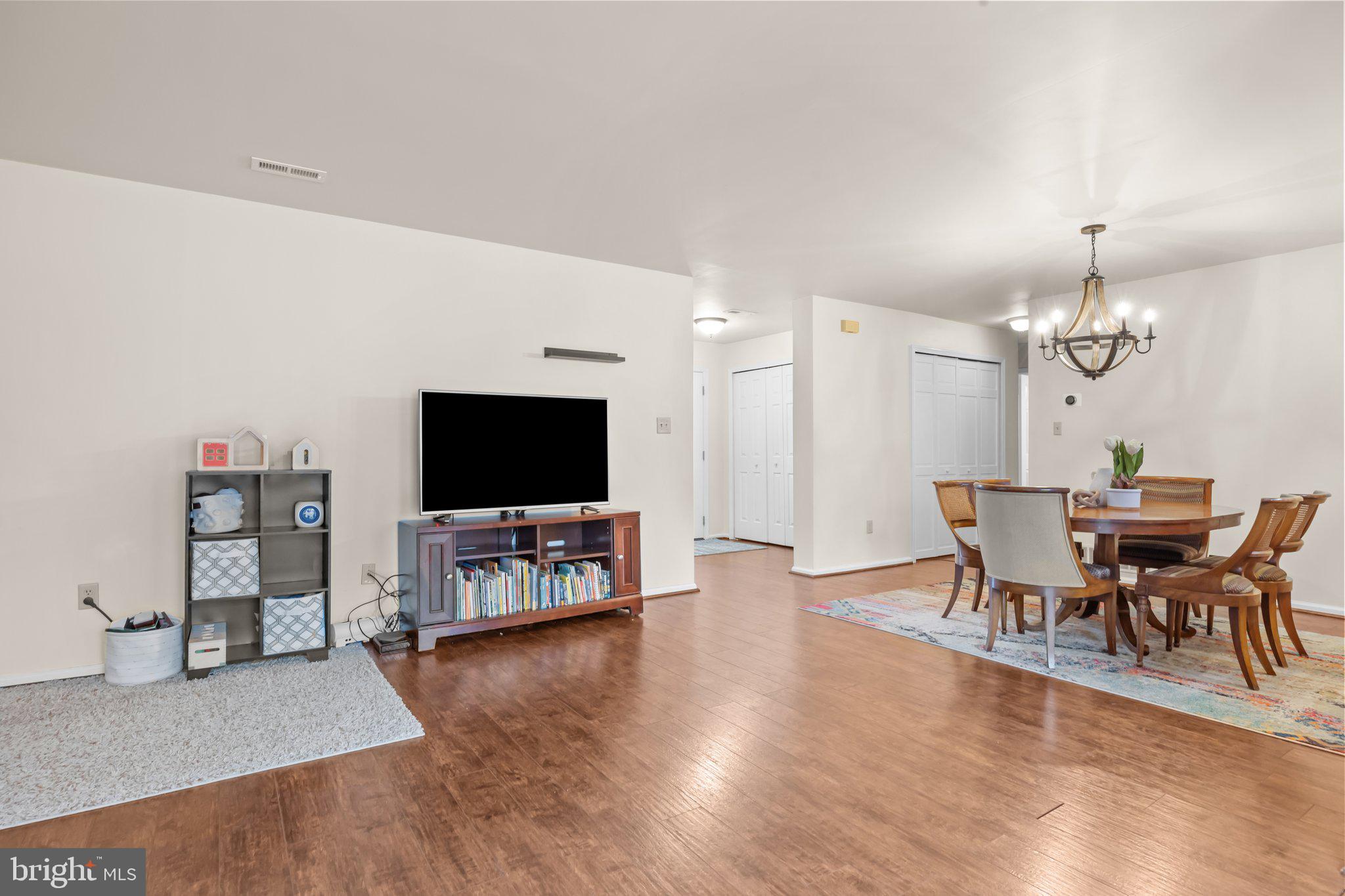 MAKEFIELD GLEN - Residential