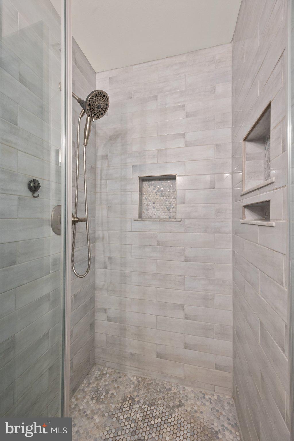 MAKEFIELD GLEN - Residential