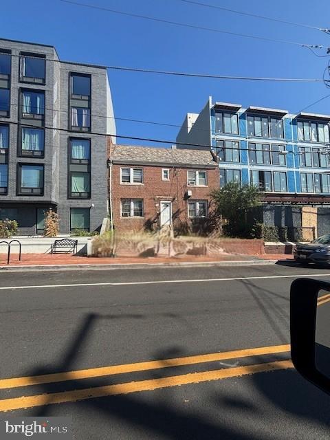 427 KENNEDY STREET NW