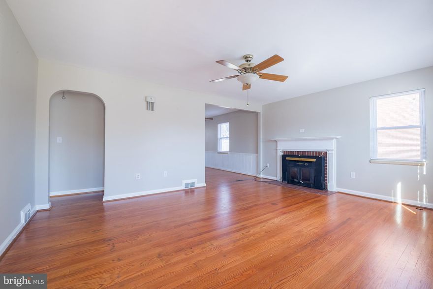 WOW !!!  GORGEOUS RENOVATION**** NEW KITCHEN***ALL HARDWOOD***RENOVATED ADDITION***HUGE BACK YARD*** NICE FINISHED FAMILY ROOM IN BASEMENT***
SEE IT BEFORE ITS GONE*** CALL LISTER FOR DETAILS